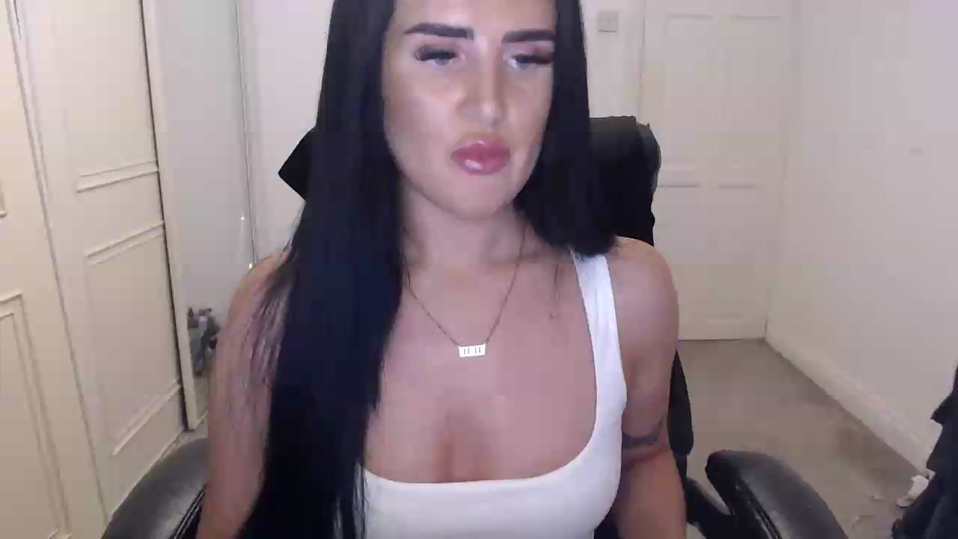 Gallery image thumbnail from Crystal_MFC's myfreecams stream on, 08/11/2026, 20:47 image 1 of 20