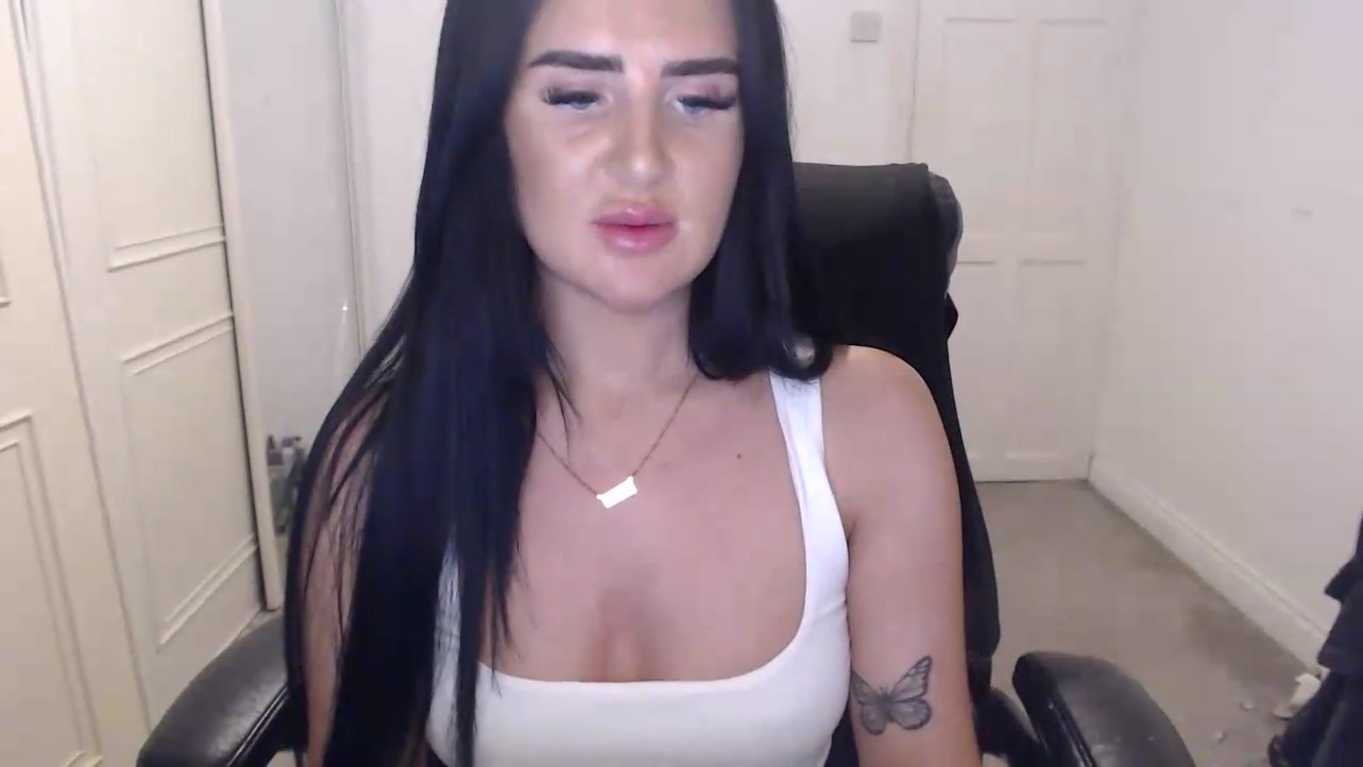 Gallery image thumbnail from Crystal_MFC's myfreecams stream on, 08/11/2026, 20:47 image 8 of 20