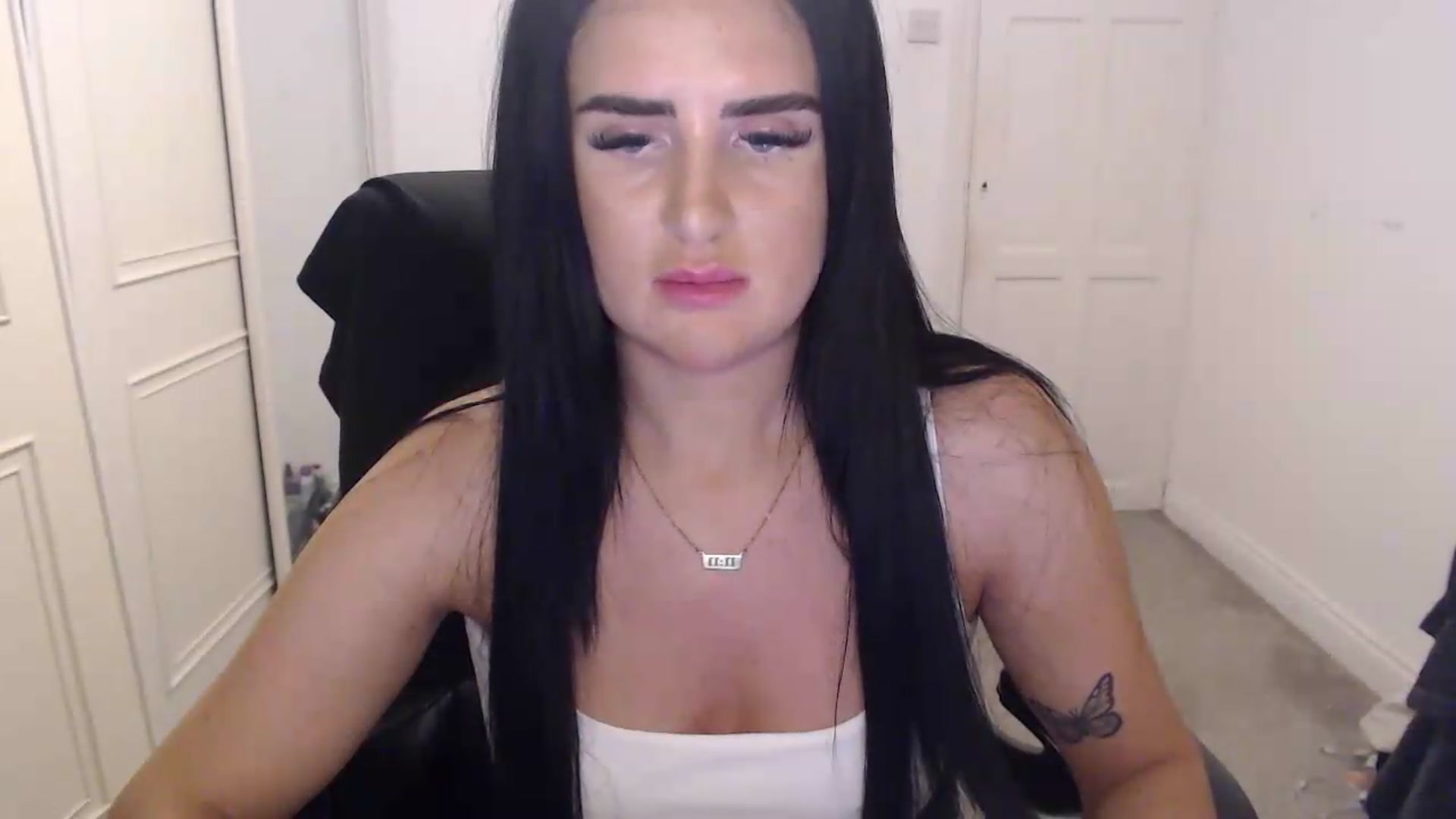 Gallery image thumbnail from Crystal_MFC's myfreecams stream on, 08/11/2026, 20:47 image 17 of 20