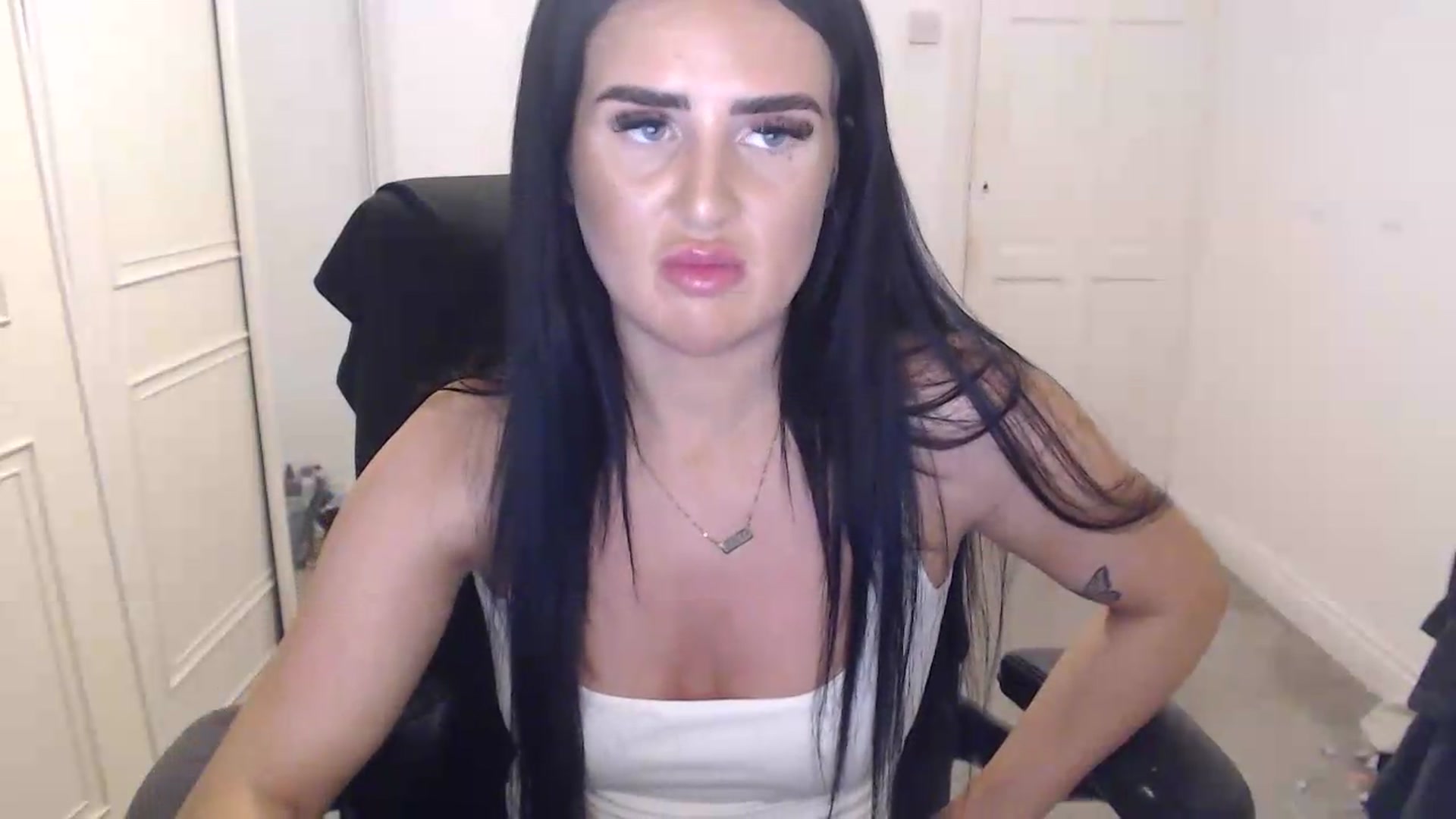 Gallery image thumbnail from Crystal_MFC's myfreecams stream on, 08/11/2026, 20:47 image 11 of 20