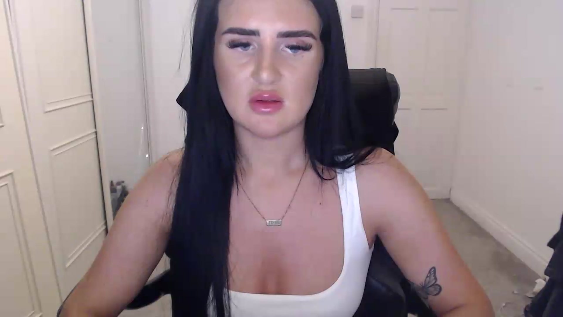 Gallery image thumbnail from Crystal_MFC's myfreecams stream on, 08/11/2026, 20:47 image 4 of 20