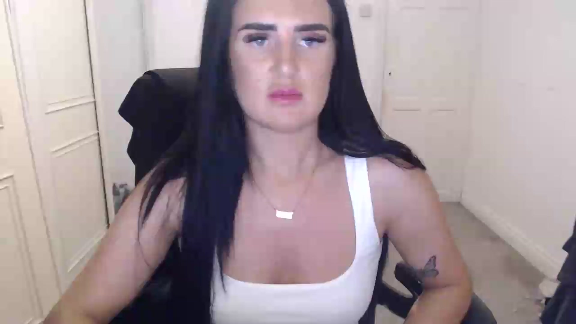 Gallery image thumbnail from Crystal_MFC's myfreecams stream on, 08/11/2026, 20:47 image 18 of 20