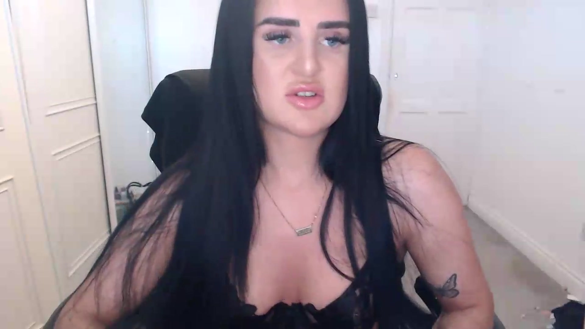 Gallery image thumbnail from Crystal_MFC's myfreecams stream on, 08/12/2026, 14:17 image 4 of 20