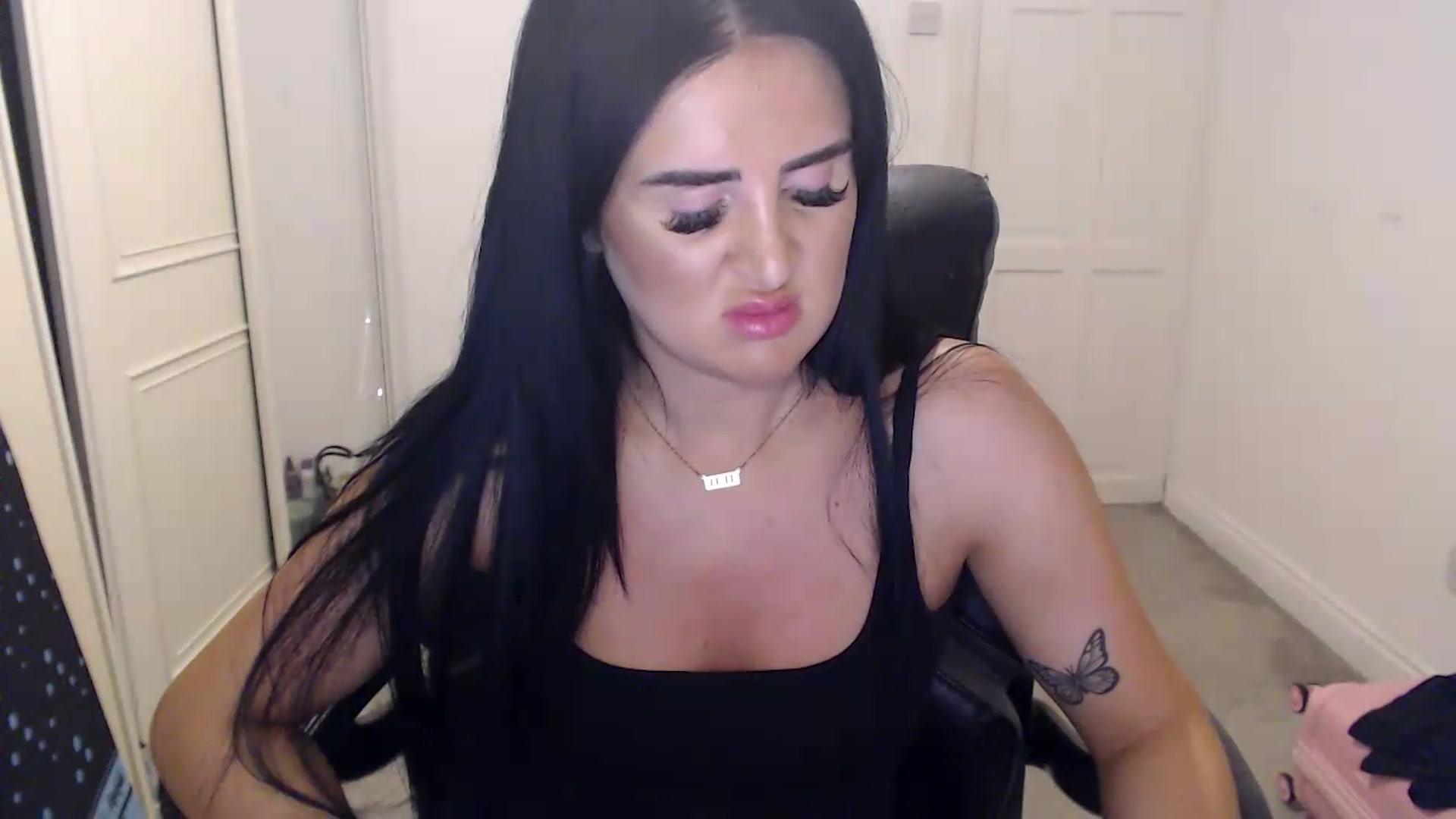 Gallery image thumbnail from Crystal_MFC's myfreecams stream on, 08/12/2026, 21:47 image 12 of 20