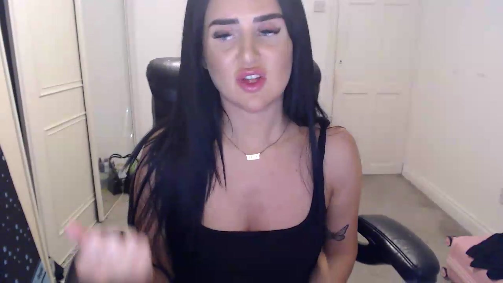 Gallery image thumbnail from Crystal_MFC's myfreecams stream on, 08/12/2026, 21:47 image 13 of 20