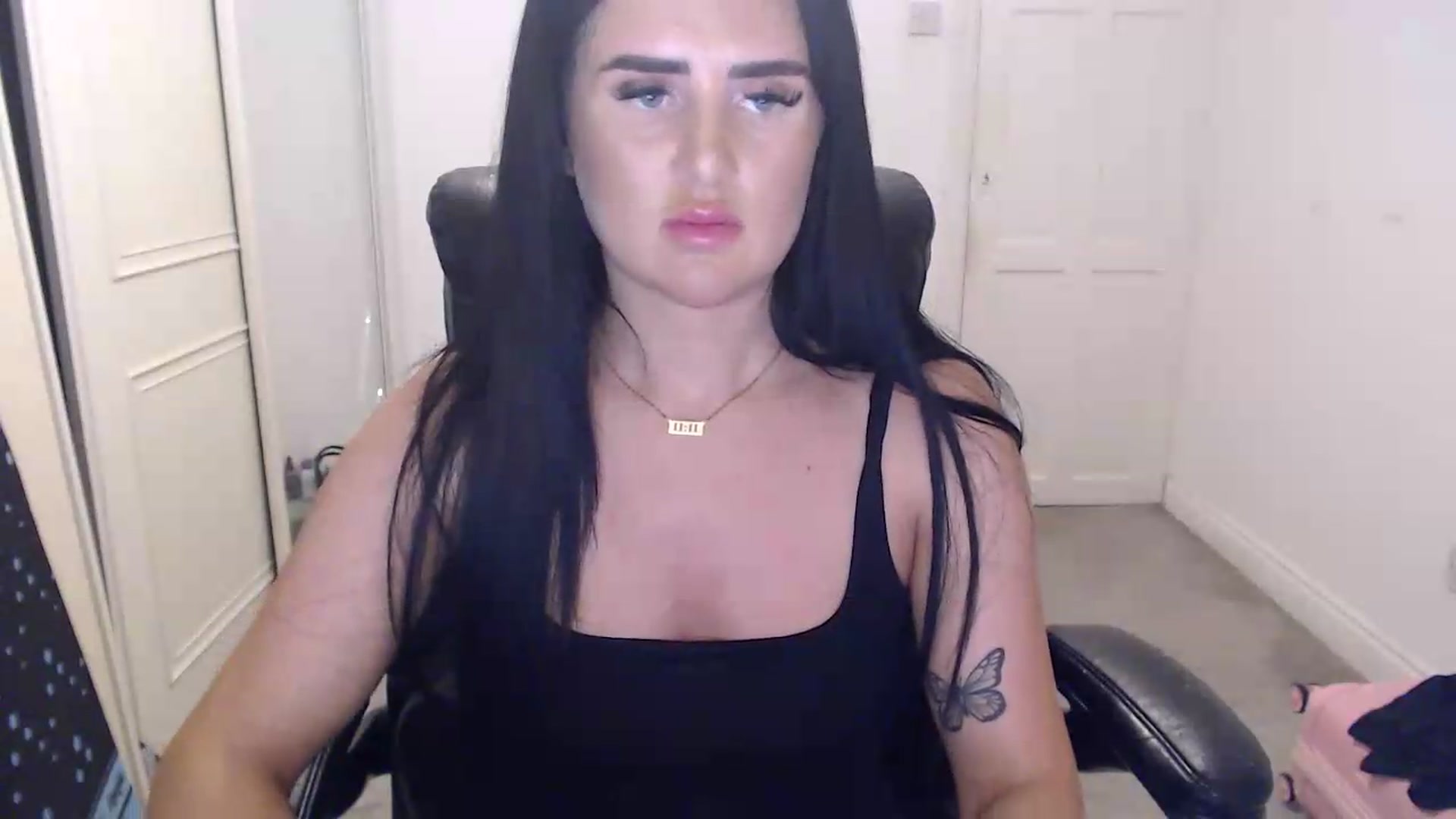 Gallery image thumbnail from Crystal_MFC's myfreecams stream on, 08/12/2026, 21:47 image 5 of 20