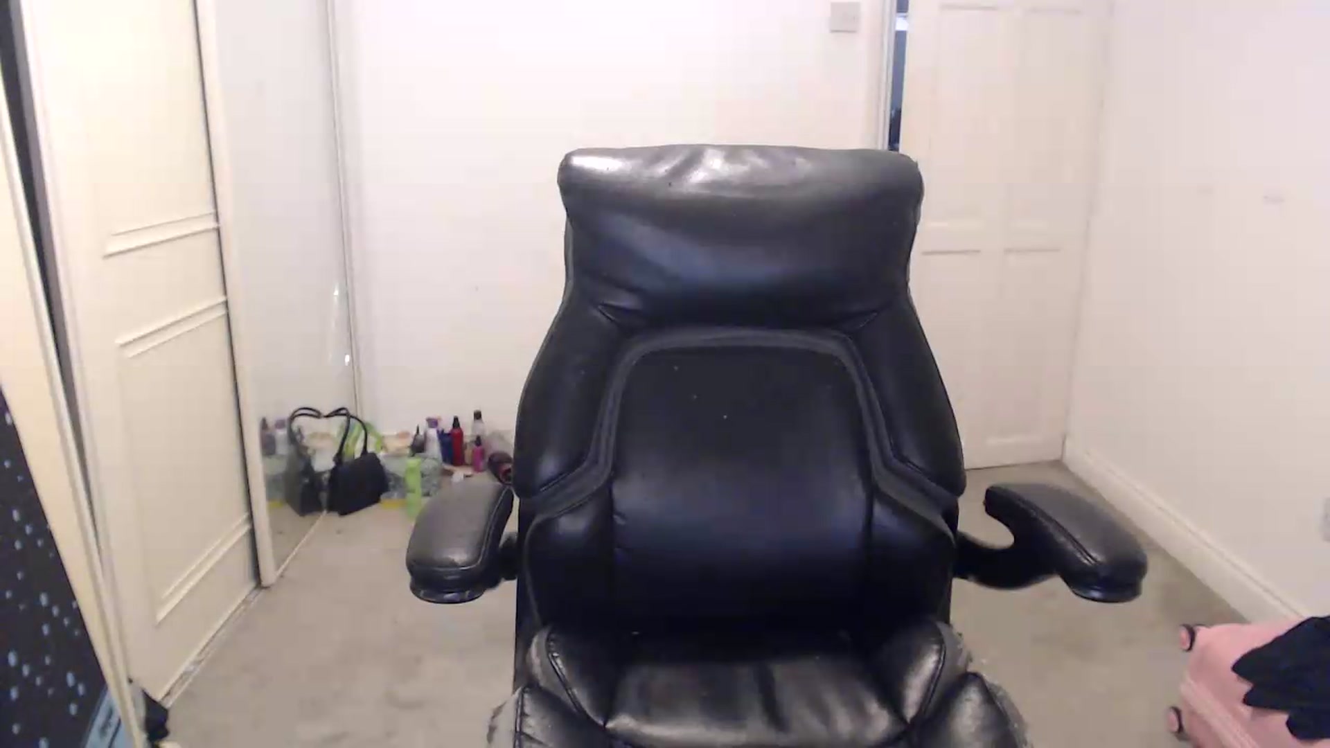 Gallery image thumbnail from Crystal_MFC's myfreecams stream on, 08/12/2026, 21:47 image 2 of 20