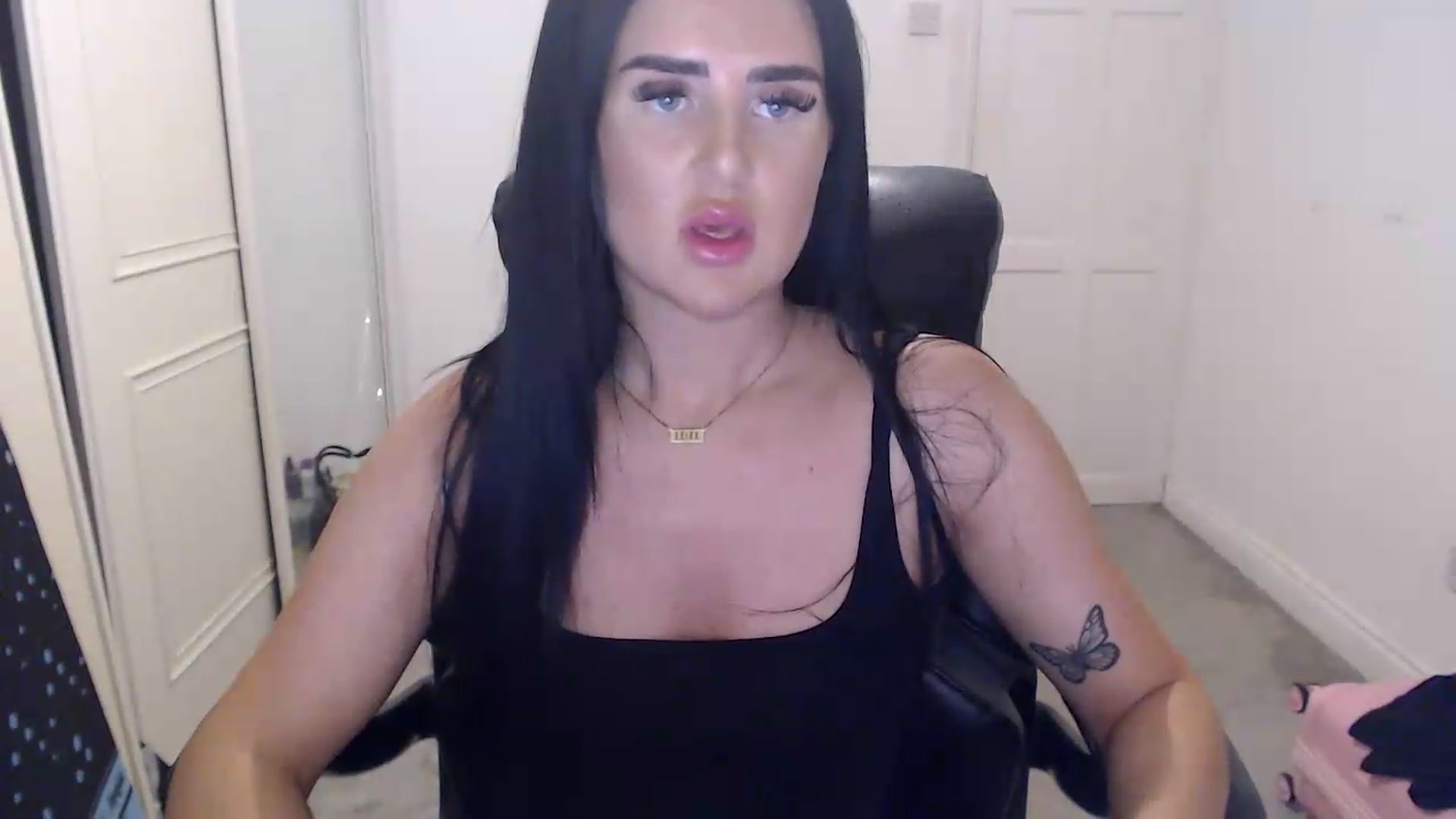 Gallery image thumbnail from Crystal_MFC's myfreecams stream on, 08/12/2026, 21:47 image 7 of 20