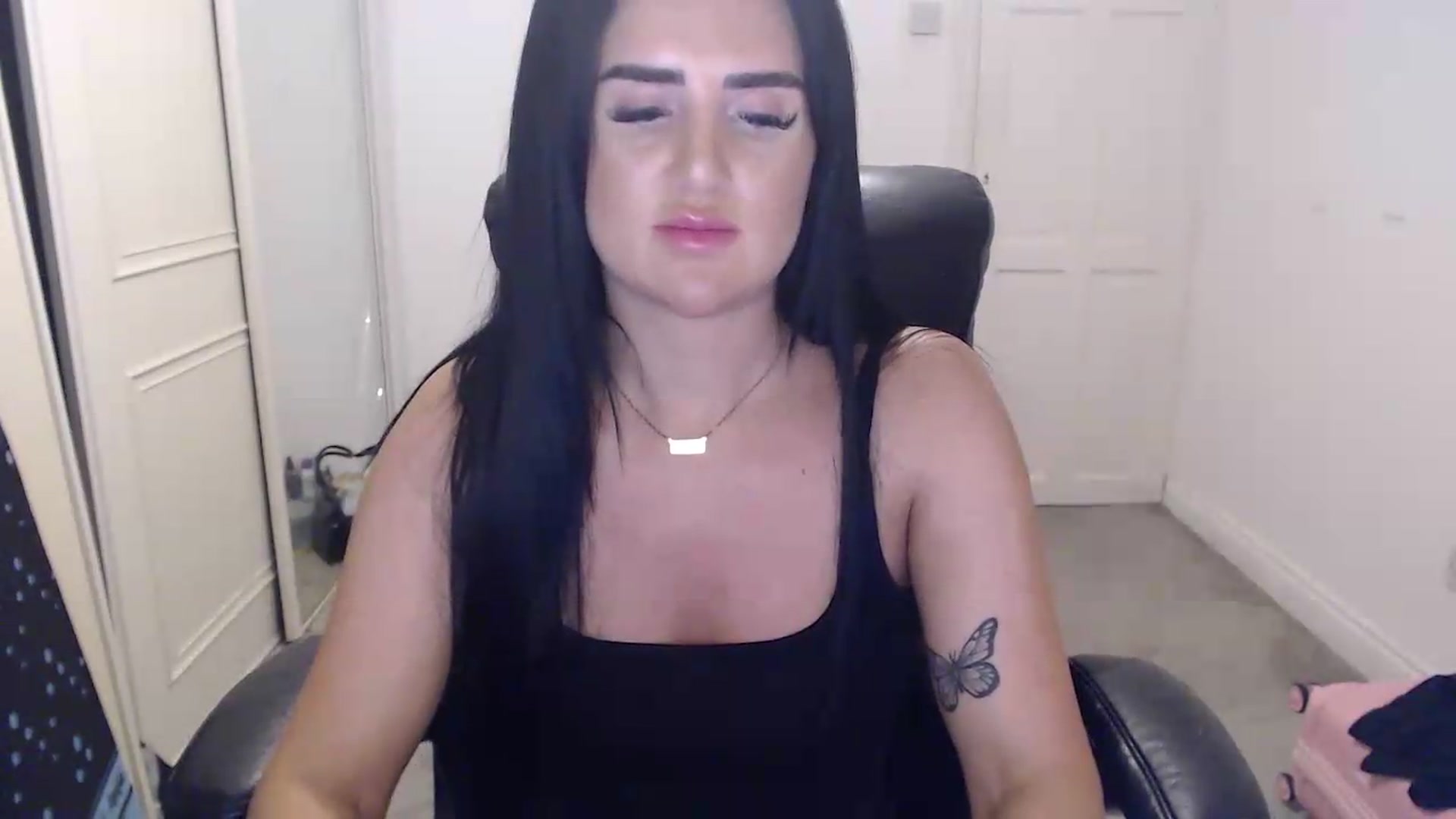 Gallery image thumbnail from Crystal_MFC's myfreecams stream on, 08/12/2026, 21:47 image 10 of 20