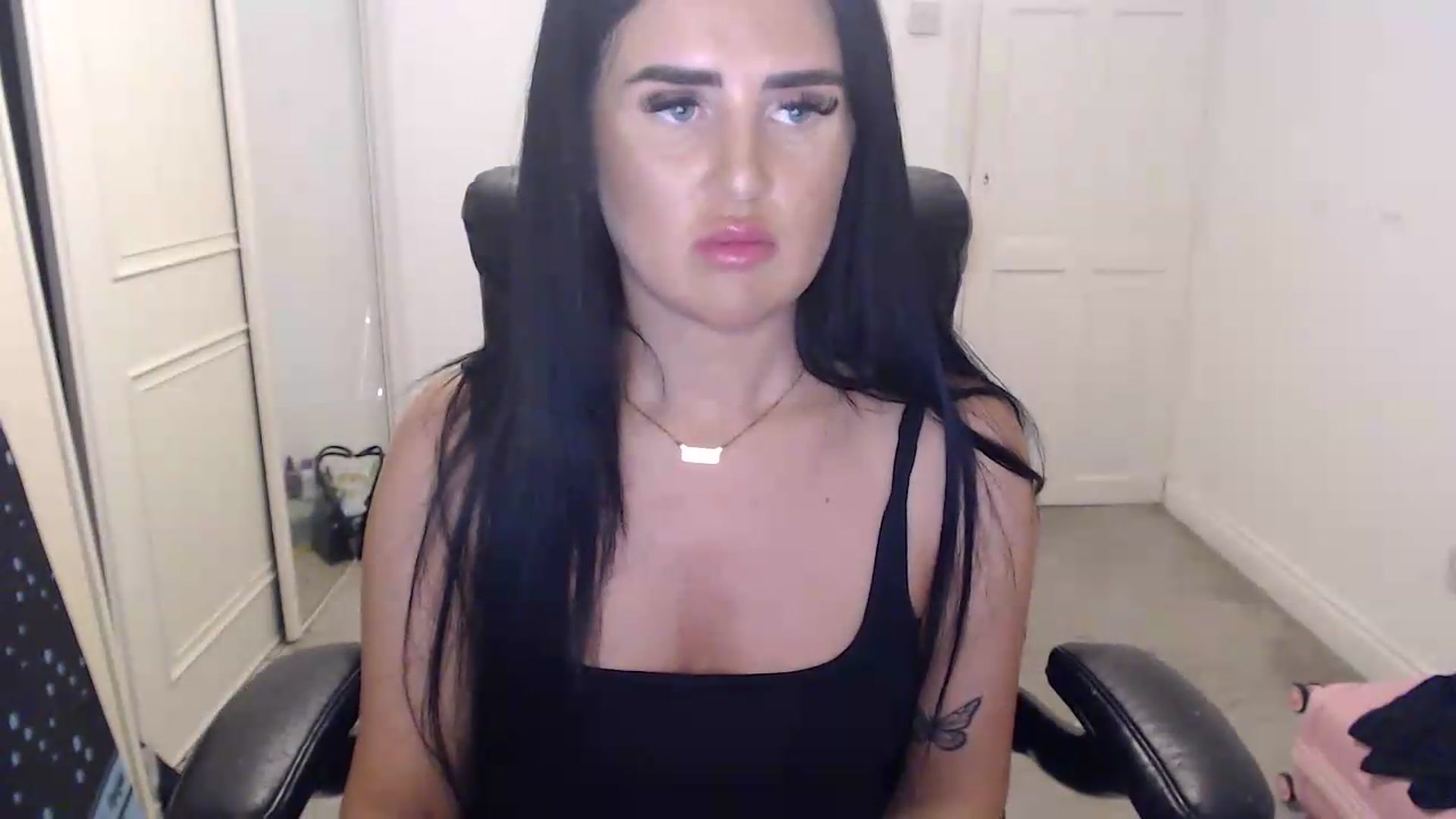 Gallery image thumbnail from Crystal_MFC's myfreecams stream on, 08/12/2026, 21:47 image 6 of 20