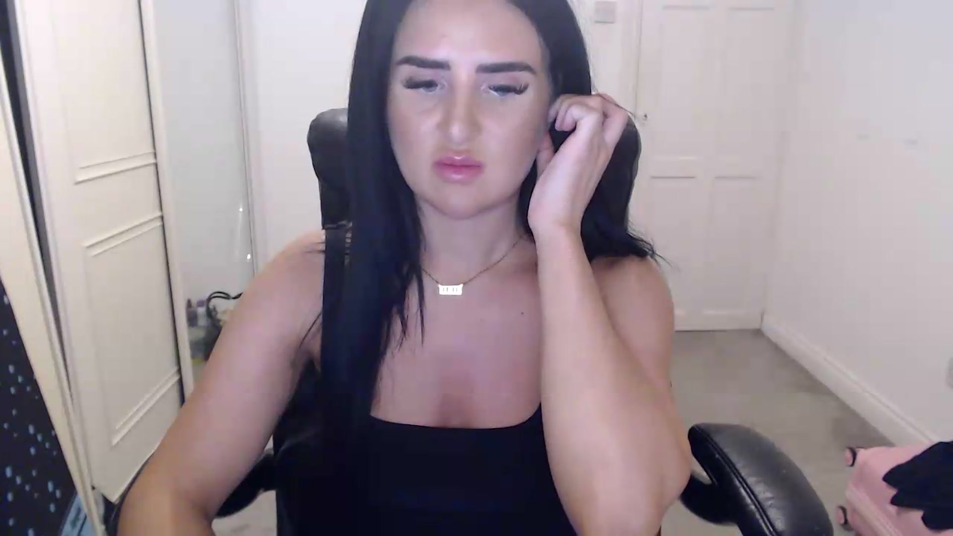 Gallery image thumbnail from Crystal_MFC's myfreecams stream on, 08/12/2026, 21:47 image 18 of 20