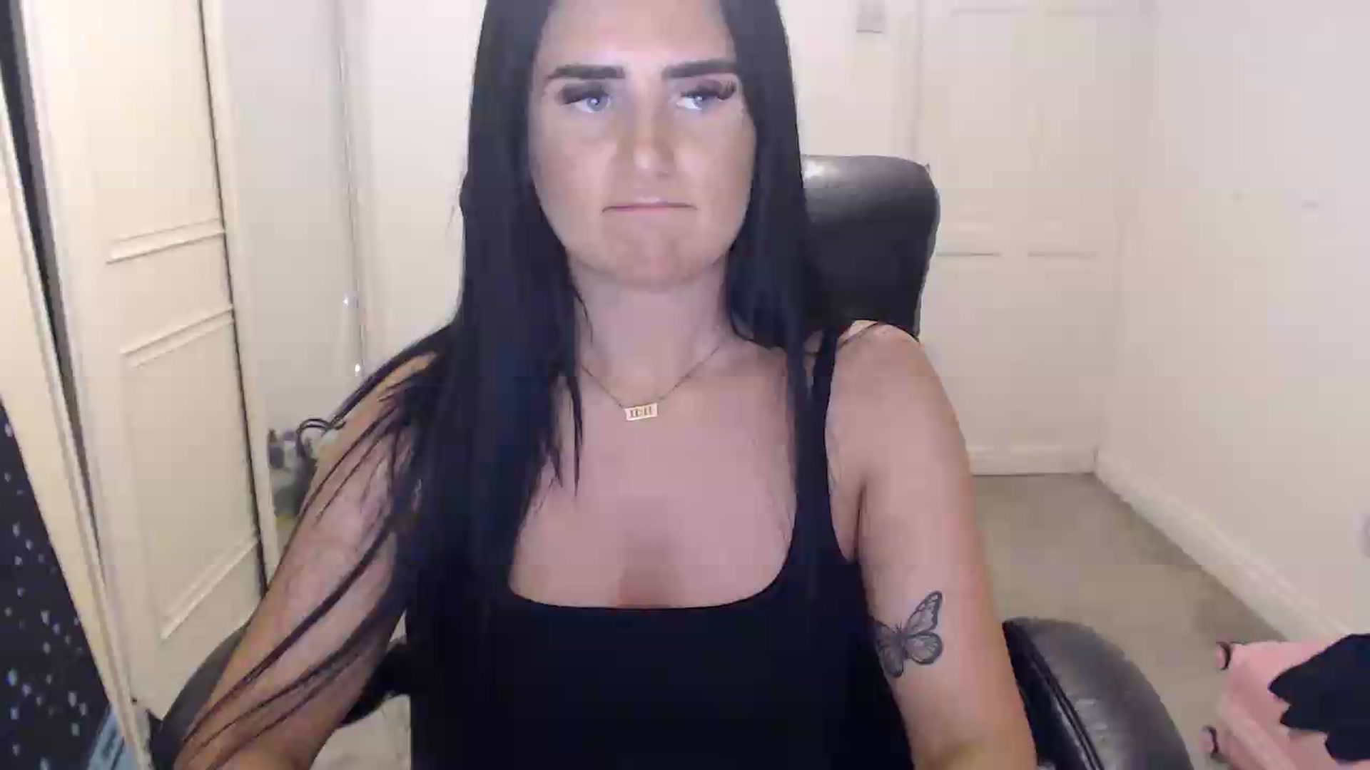 Gallery image thumbnail from Crystal_MFC's myfreecams stream on, 08/12/2026, 21:47 image 14 of 20