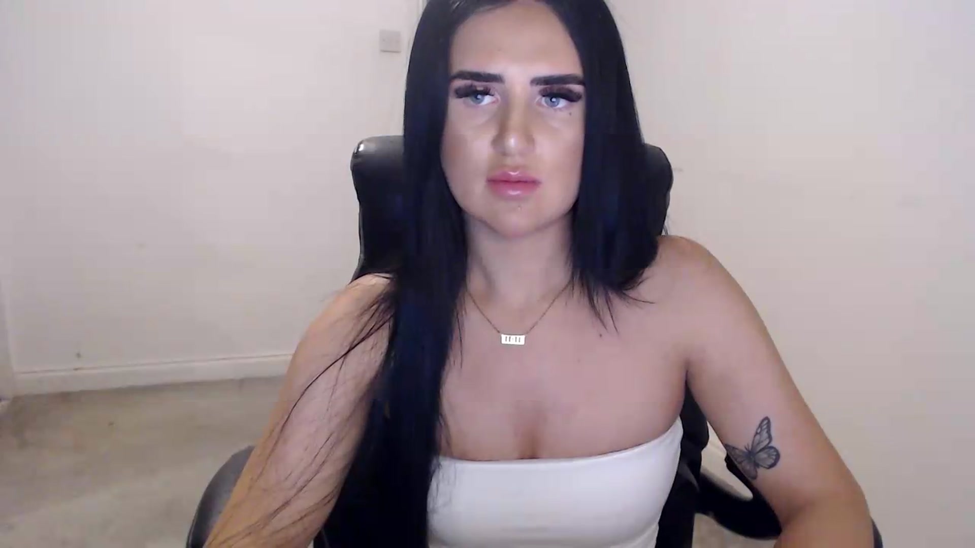 Gallery image thumbnail from Crystal_MFC's myfreecams stream on, 08/19/2026, 20:58 image 3 of 20