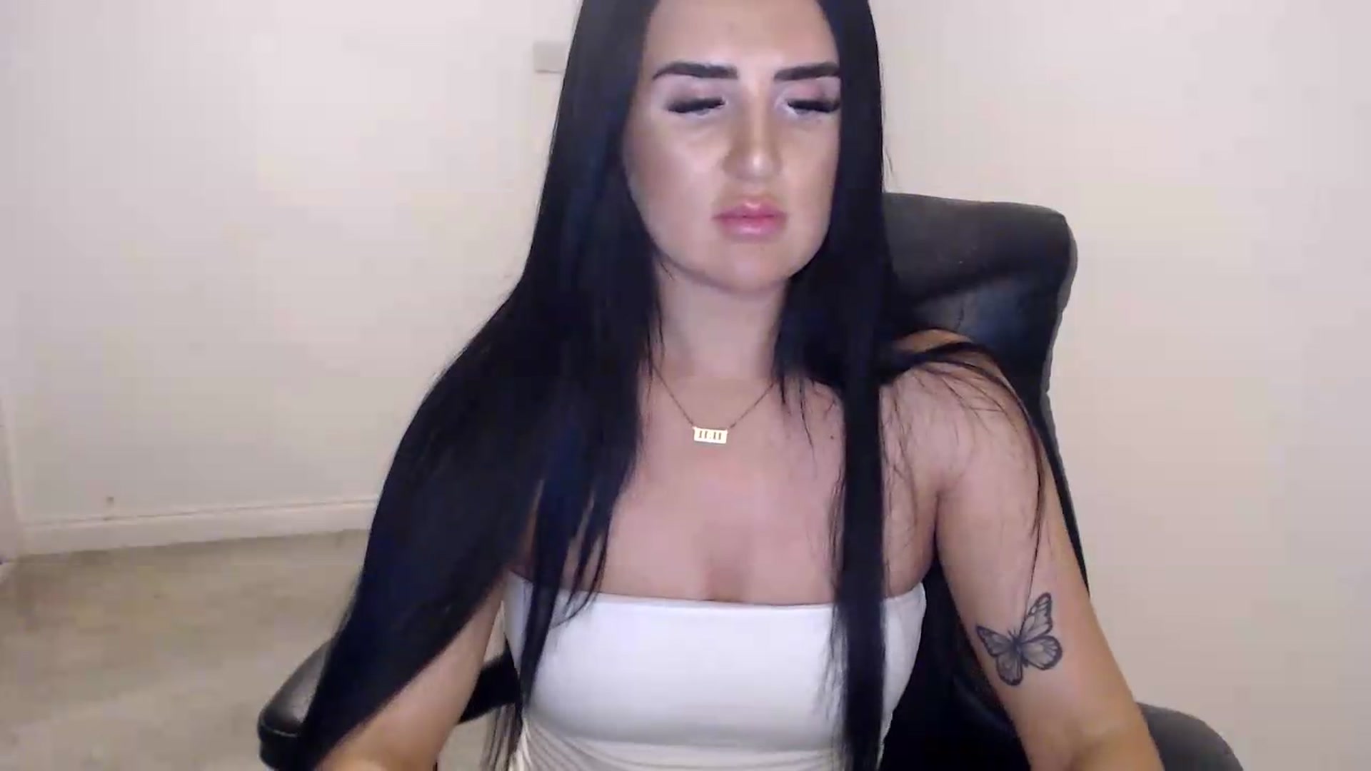 Gallery image thumbnail from Crystal_MFC's myfreecams stream on, 08/19/2026, 20:58 image 5 of 20