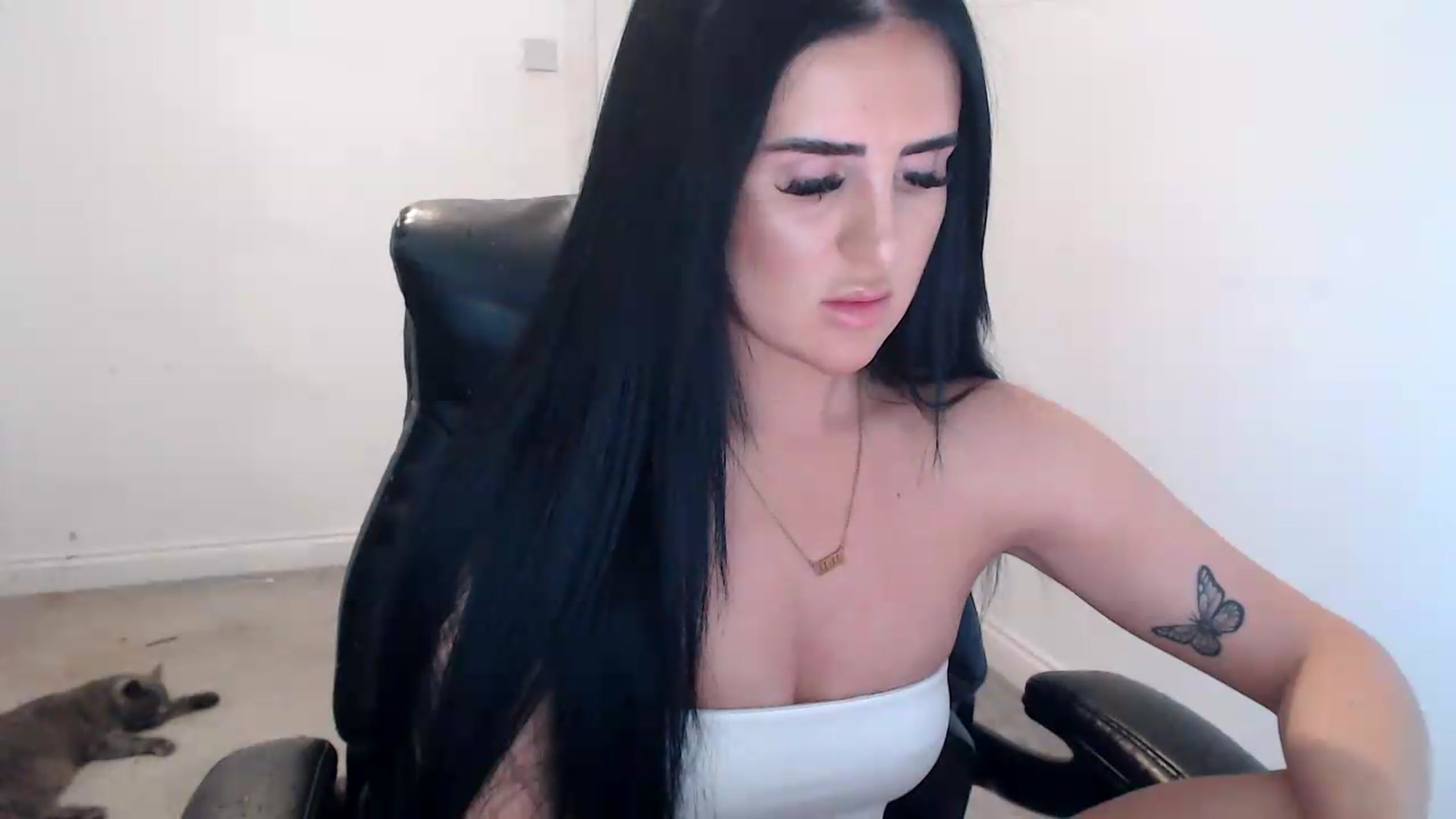 Gallery image thumbnail from Crystal_MFC's myfreecams stream on, 08/20/2026, 13:17 image 19 of 20