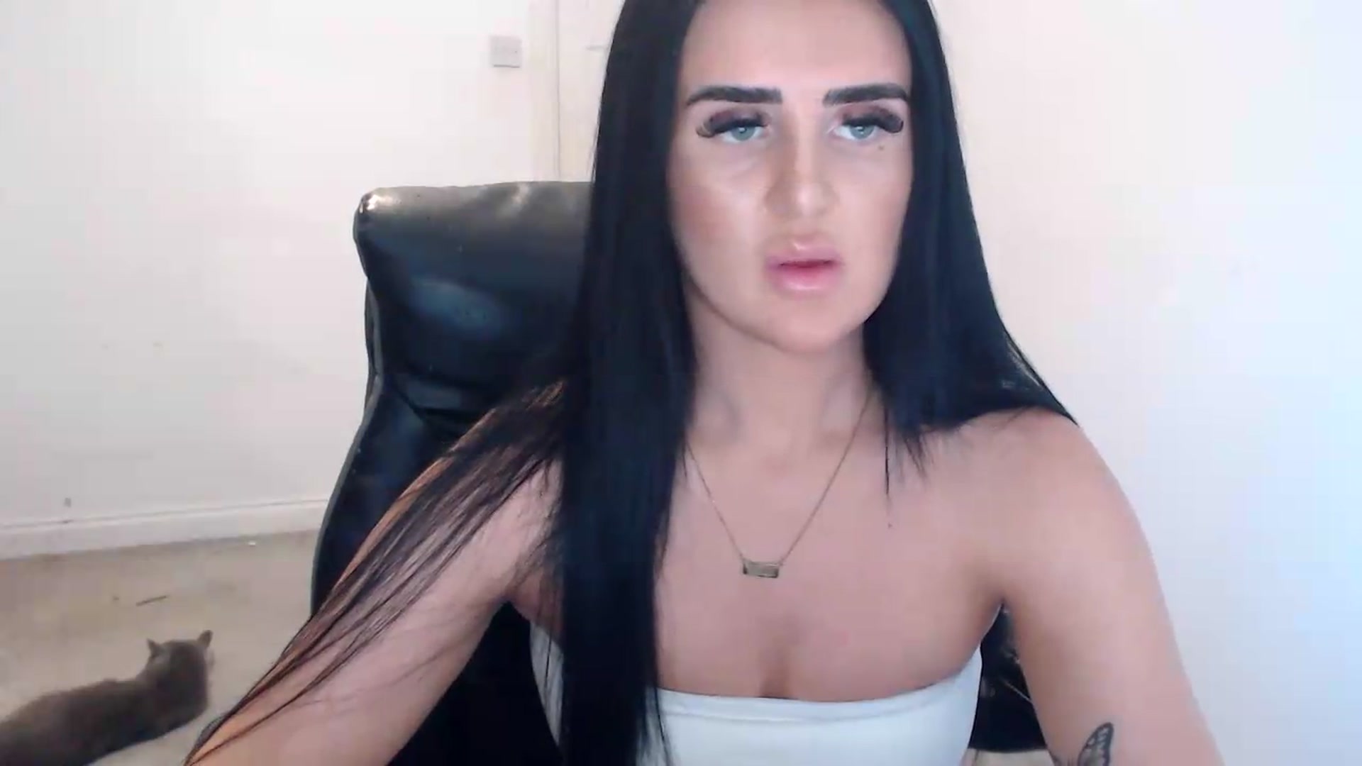 Gallery image thumbnail from Crystal_MFC's myfreecams stream on, 08/20/2026, 13:17 image 9 of 20