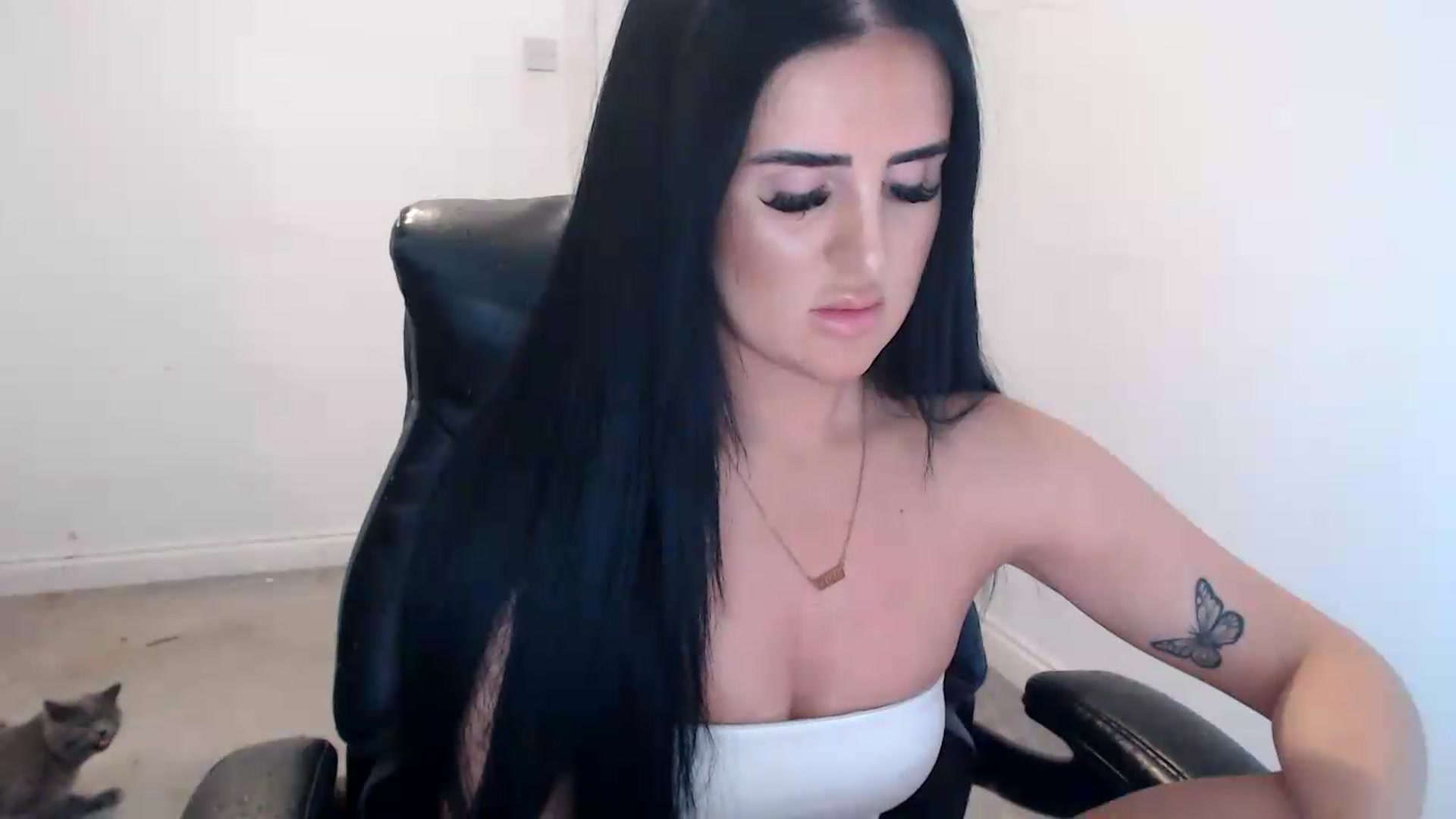 Gallery image thumbnail from Crystal_MFC's myfreecams stream on, 08/20/2026, 13:17 image 20 of 20