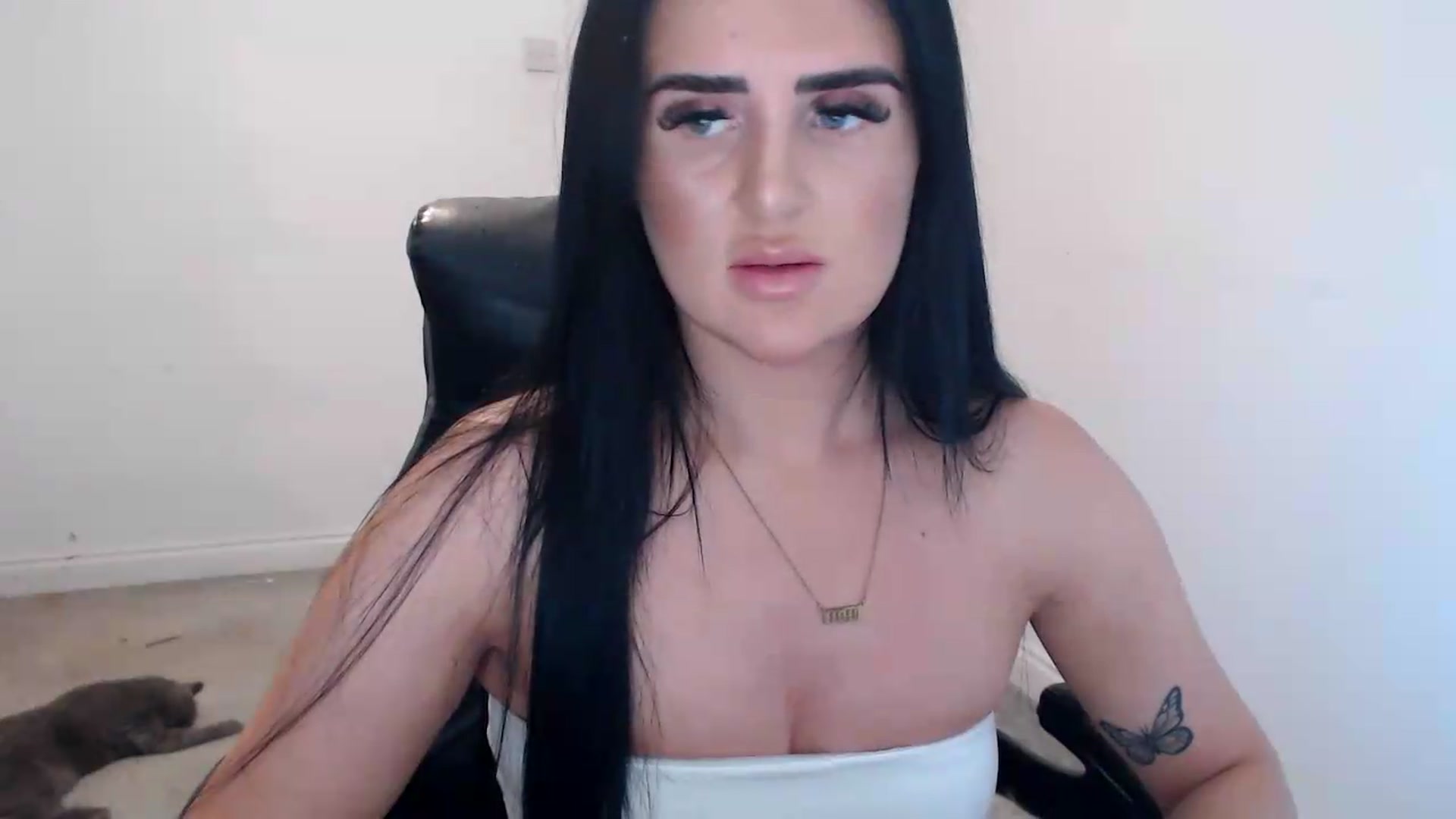 Gallery image thumbnail from Crystal_MFC's myfreecams stream on, 08/20/2026, 13:17 image 16 of 20