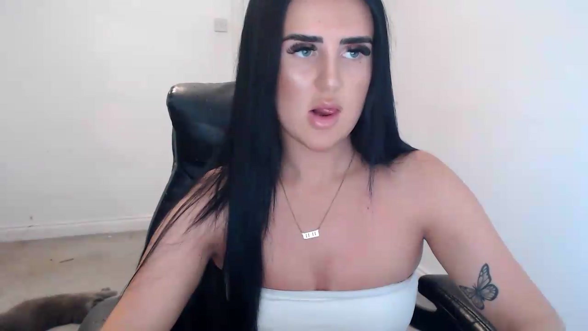 Gallery image thumbnail from Crystal_MFC's myfreecams stream on, 08/20/2026, 13:17 image 2 of 20