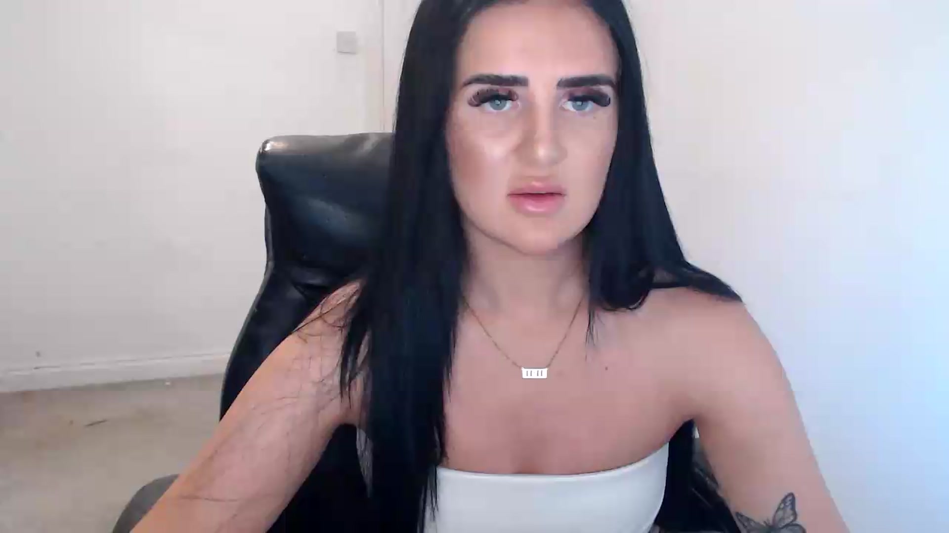 Gallery image thumbnail from Crystal_MFC's myfreecams stream on, 08/20/2026, 13:49 image 1 of 20
