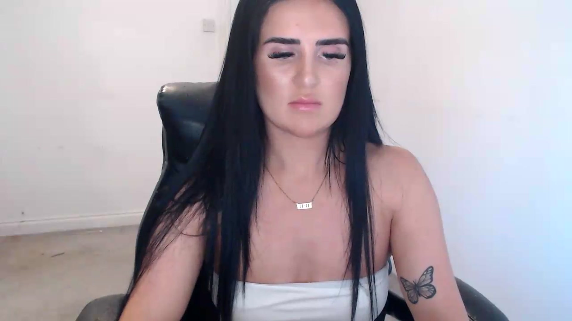 Gallery image thumbnail from Crystal_MFC's myfreecams stream on, 08/20/2026, 13:49 image 14 of 20