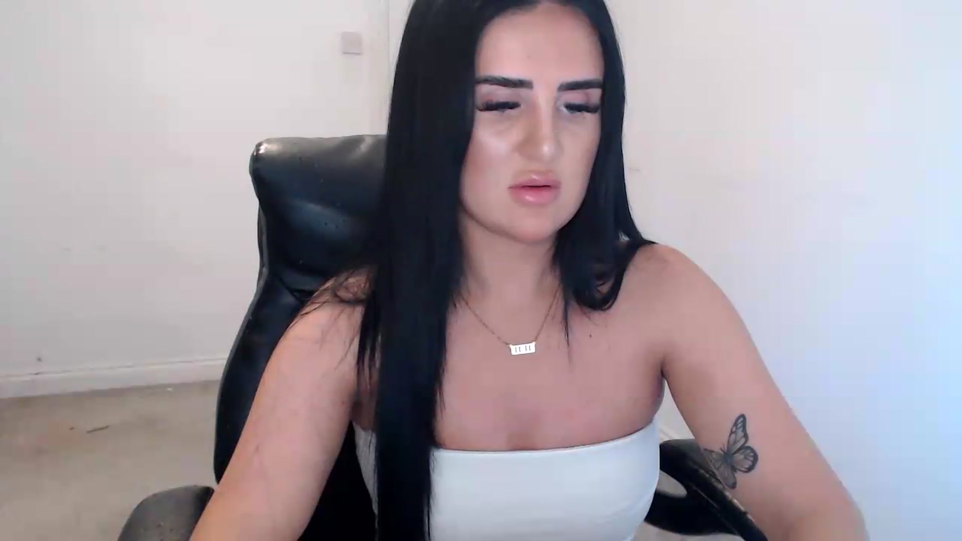 Gallery image thumbnail from Crystal_MFC's myfreecams stream on, 08/20/2026, 13:49 image 7 of 20
