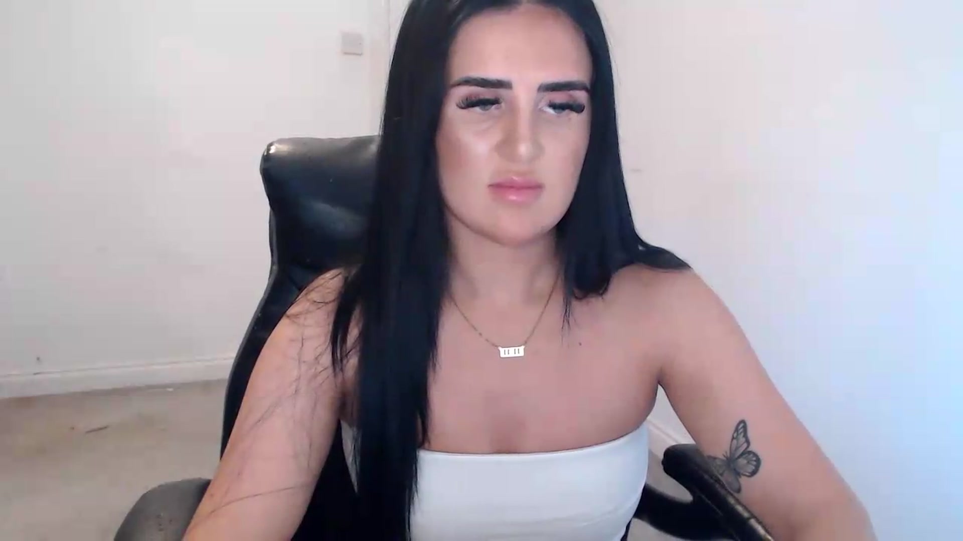 Gallery image thumbnail from Crystal_MFC's myfreecams stream on, 08/20/2026, 13:49 image 2 of 20