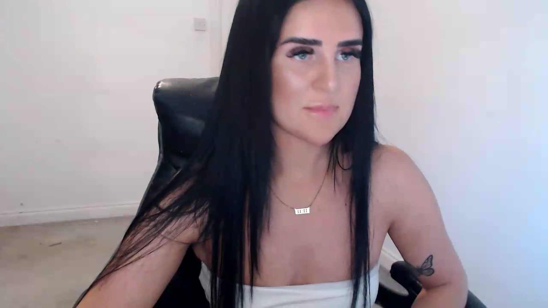 Gallery image thumbnail from Crystal_MFC's myfreecams stream on, 08/20/2026, 13:49 image 17 of 20