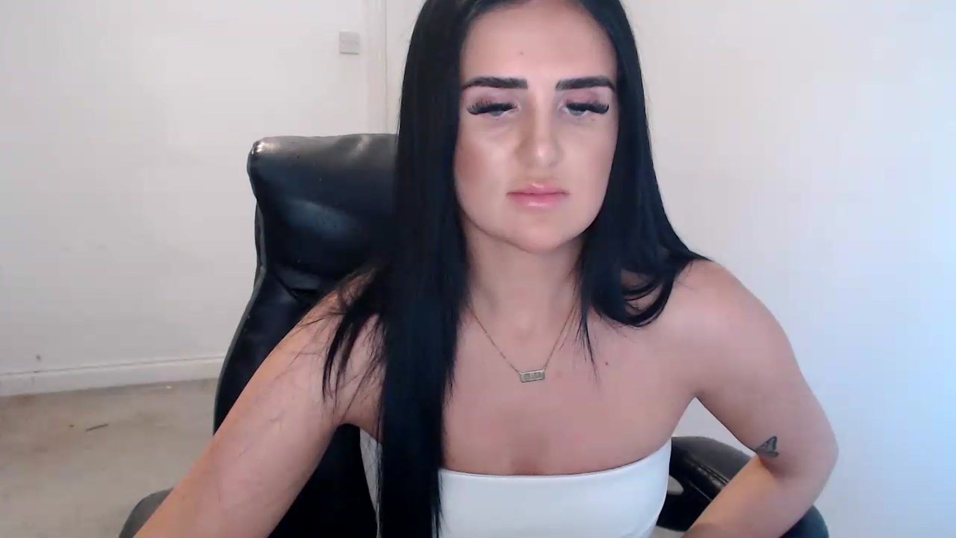Gallery image thumbnail from Crystal_MFC's myfreecams stream on, 08/20/2026, 13:49 image 5 of 20