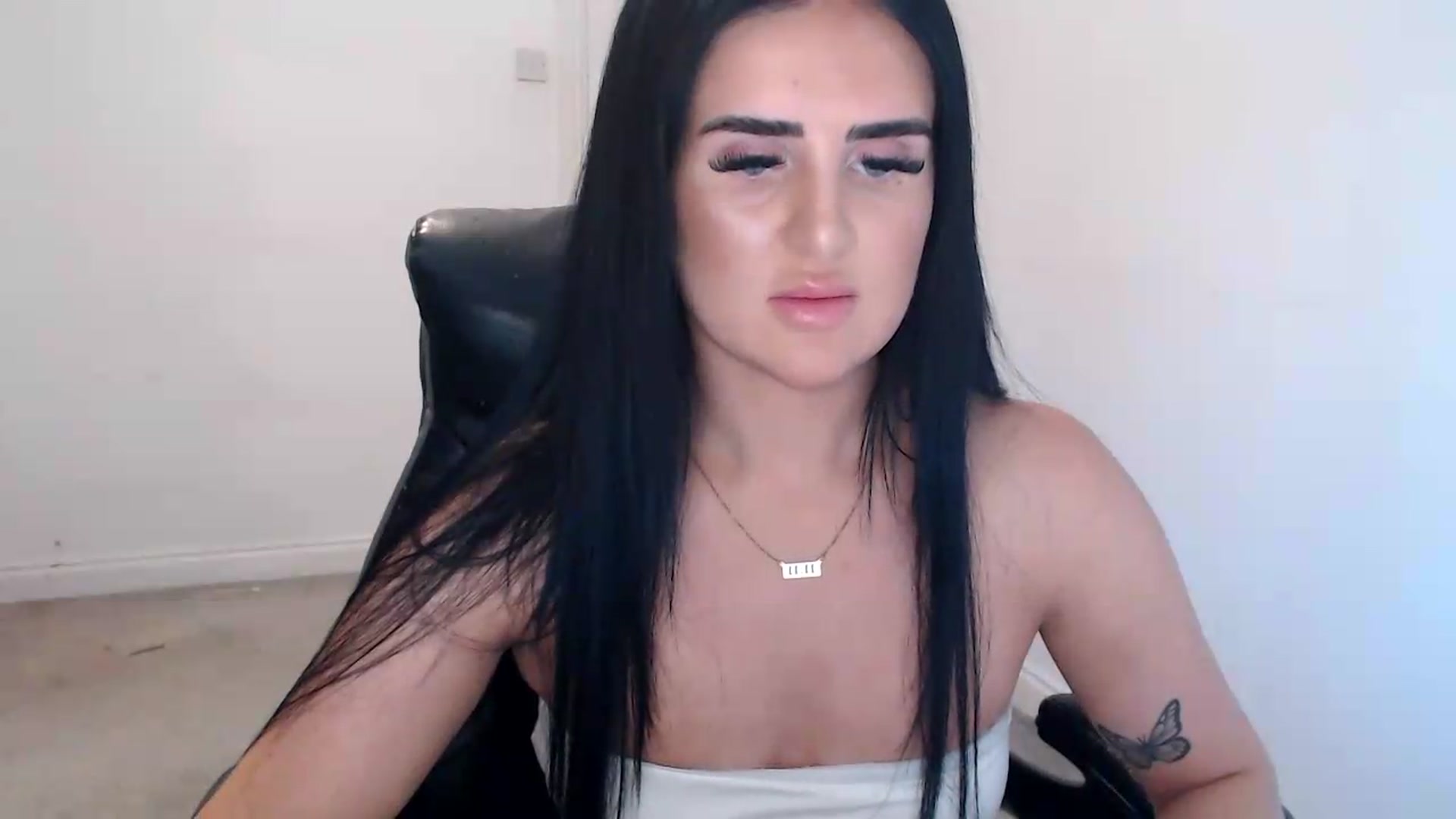 Gallery image thumbnail from Crystal_MFC's myfreecams stream on, 08/20/2026, 13:49 image 18 of 20