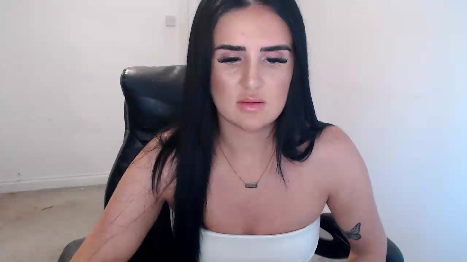 Gallery image thumbnail from Crystal_MFC's myfreecams stream on, 08/20/2026, 13:49 image 4 of 20