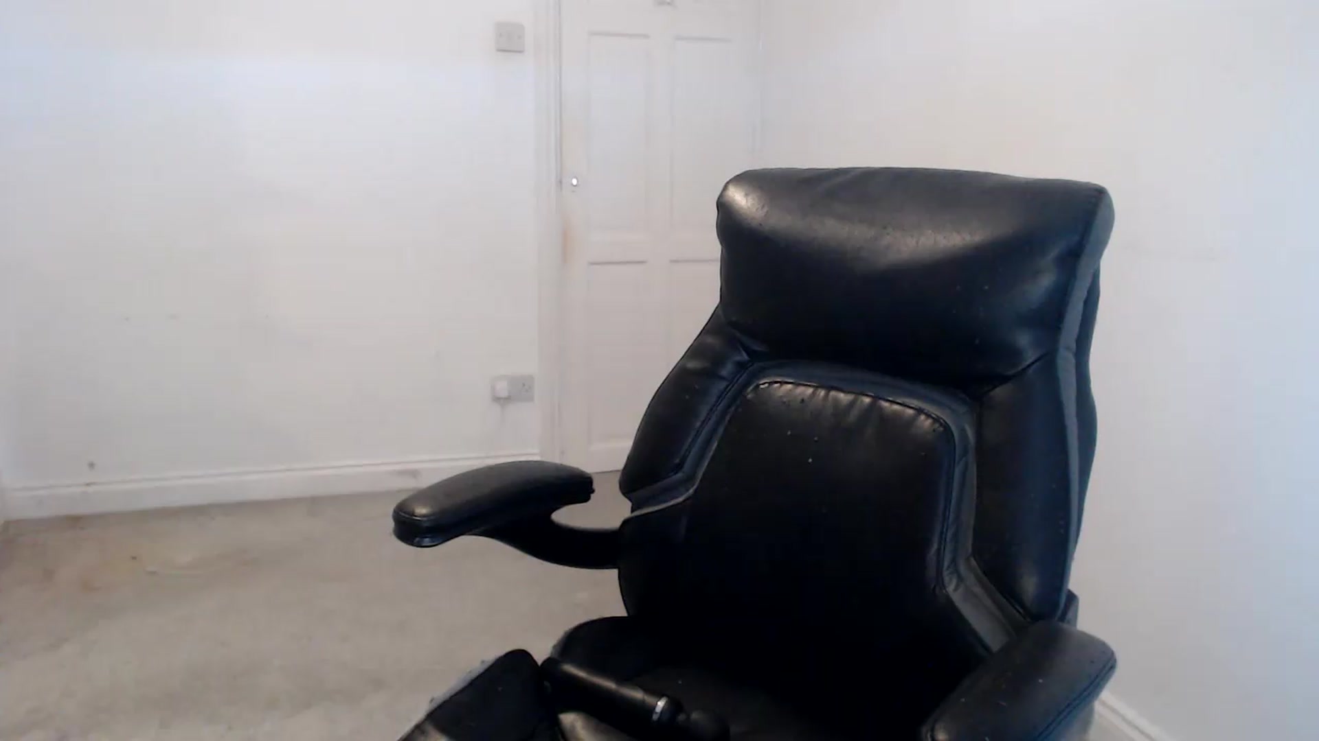 Gallery image thumbnail from Crystal_MFC's myfreecams stream on, 08/21/2026, 14:29 image 4 of 20