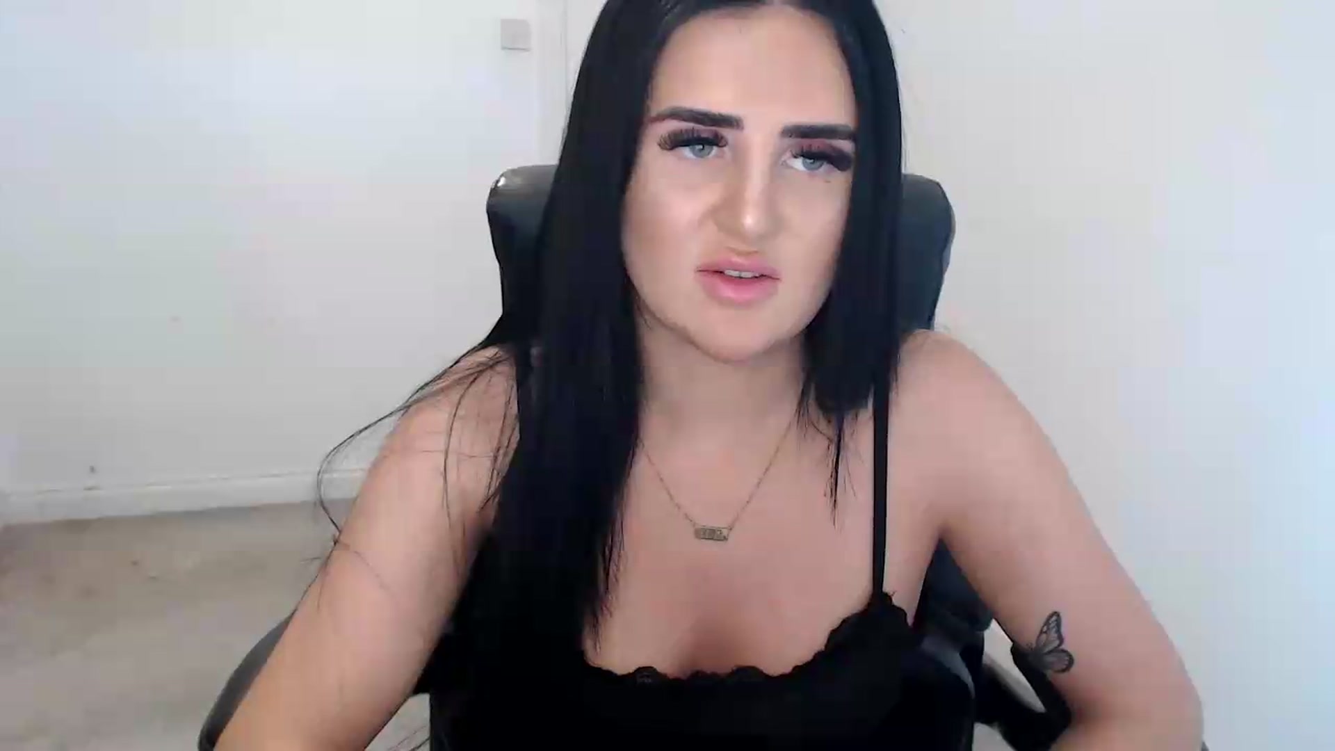 Gallery image thumbnail from Crystal_MFC's myfreecams stream on, 08/21/2026, 14:29 image 9 of 20