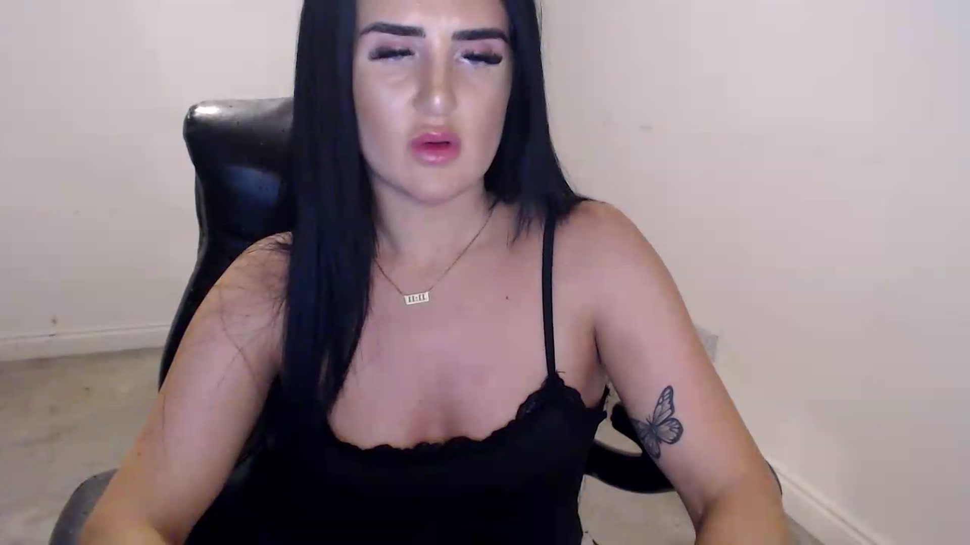 Gallery image thumbnail from Crystal_MFC's myfreecams stream on, 08/21/2026, 20:12 image 15 of 20