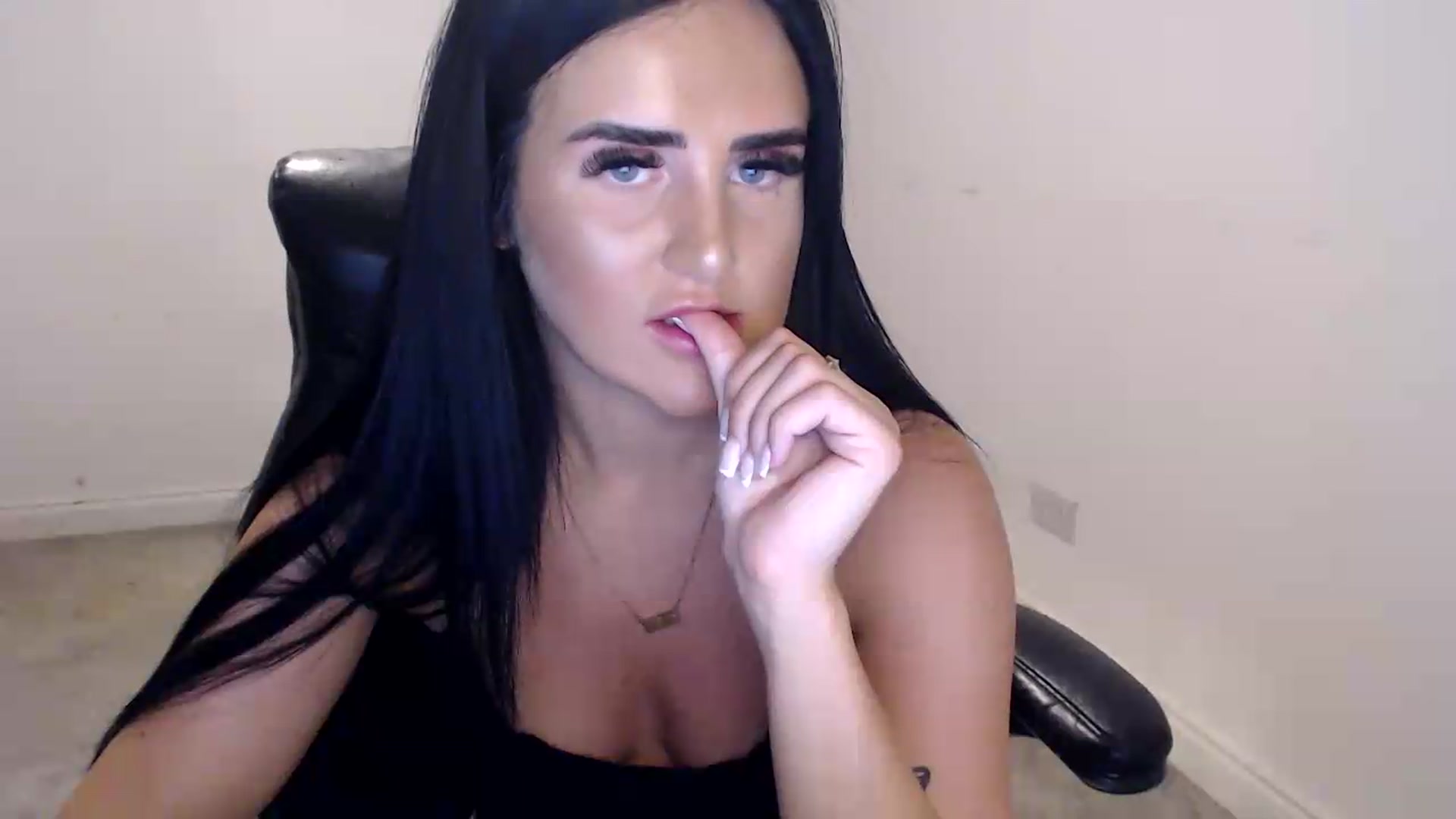 Gallery image thumbnail from Crystal_MFC's myfreecams stream on, 08/21/2026, 20:12 image 20 of 20