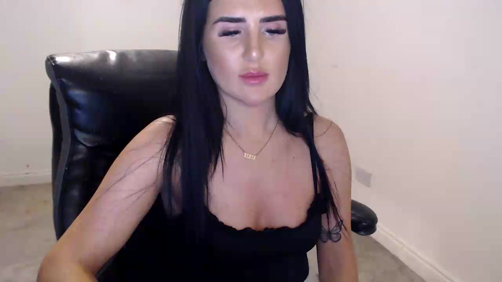 Gallery image thumbnail from Crystal_MFC's myfreecams stream on, 08/21/2026, 20:12 image 17 of 20