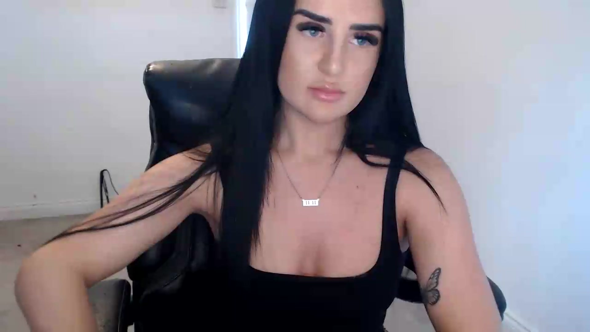 Gallery image thumbnail from Crystal_MFC's myfreecams stream on, 08/23/2026, 14:08 image 3 of 20