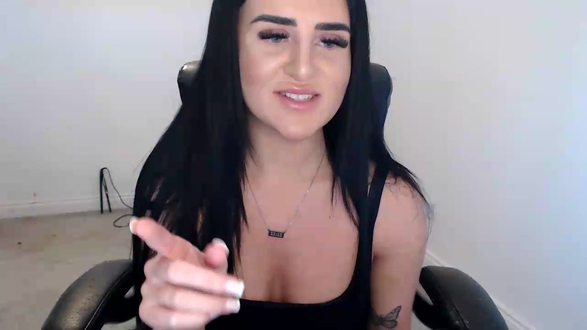Gallery image thumbnail from Crystal_MFC's myfreecams stream on, 08/23/2026, 14:08 image 17 of 20