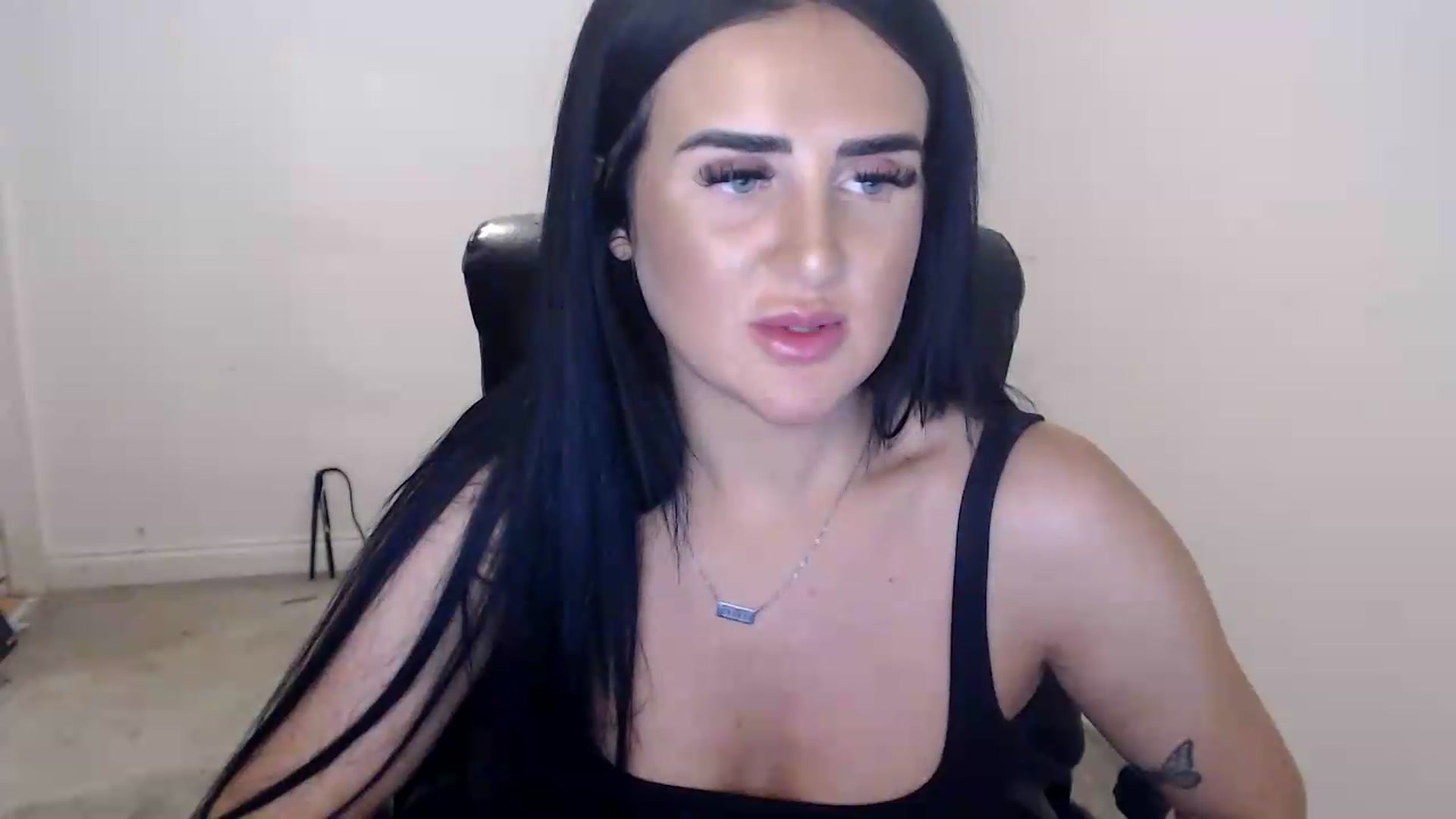 Gallery image thumbnail from Crystal_MFC's myfreecams stream on, 08/24/2026, 20:55 image 16 of 20