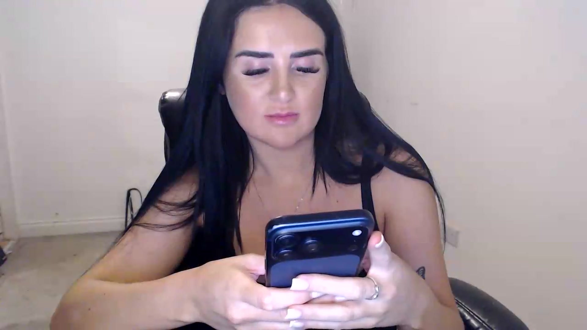 Gallery image thumbnail from Crystal_MFC's myfreecams stream on, 08/24/2026, 20:55 image 20 of 20