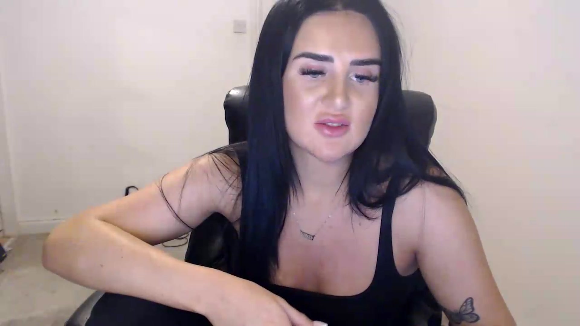 Gallery image thumbnail from Crystal_MFC's myfreecams stream on, 08/24/2026, 20:55 image 18 of 20