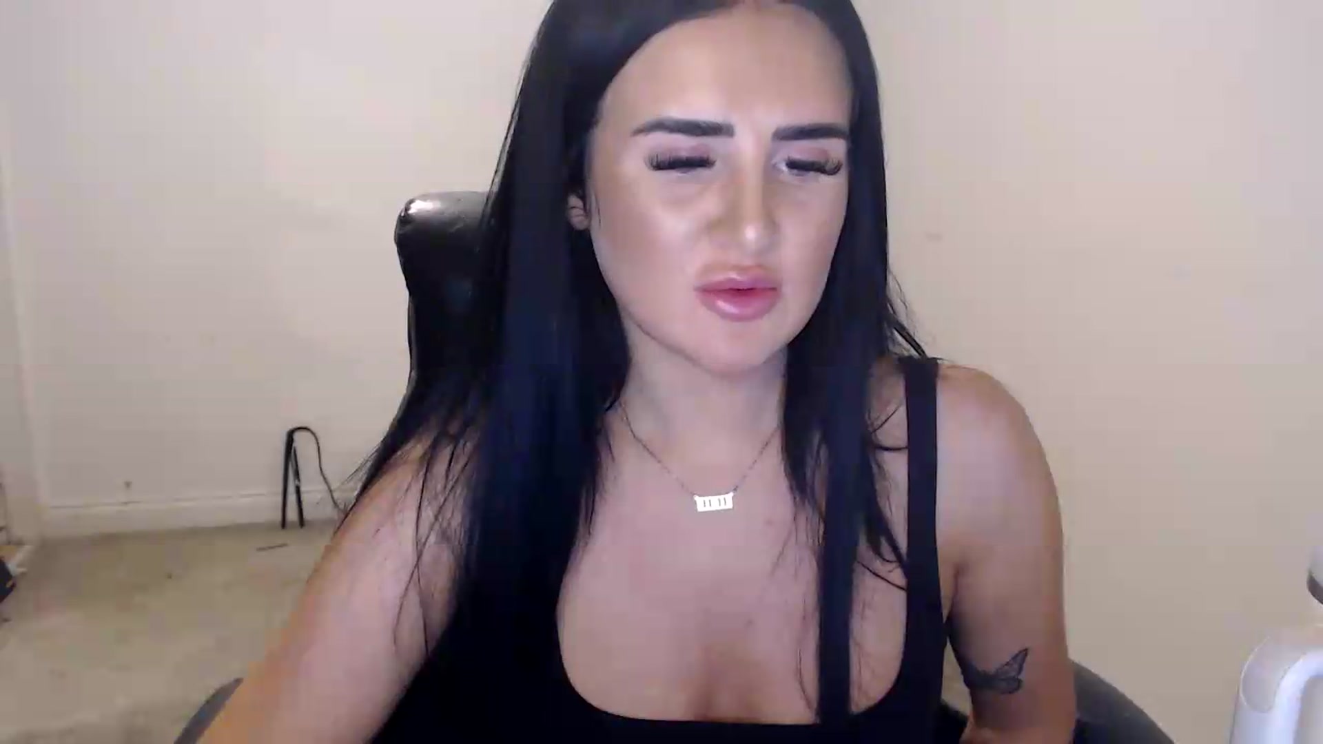 Gallery image thumbnail from Crystal_MFC's myfreecams stream on, 08/24/2026, 20:55 image 5 of 20