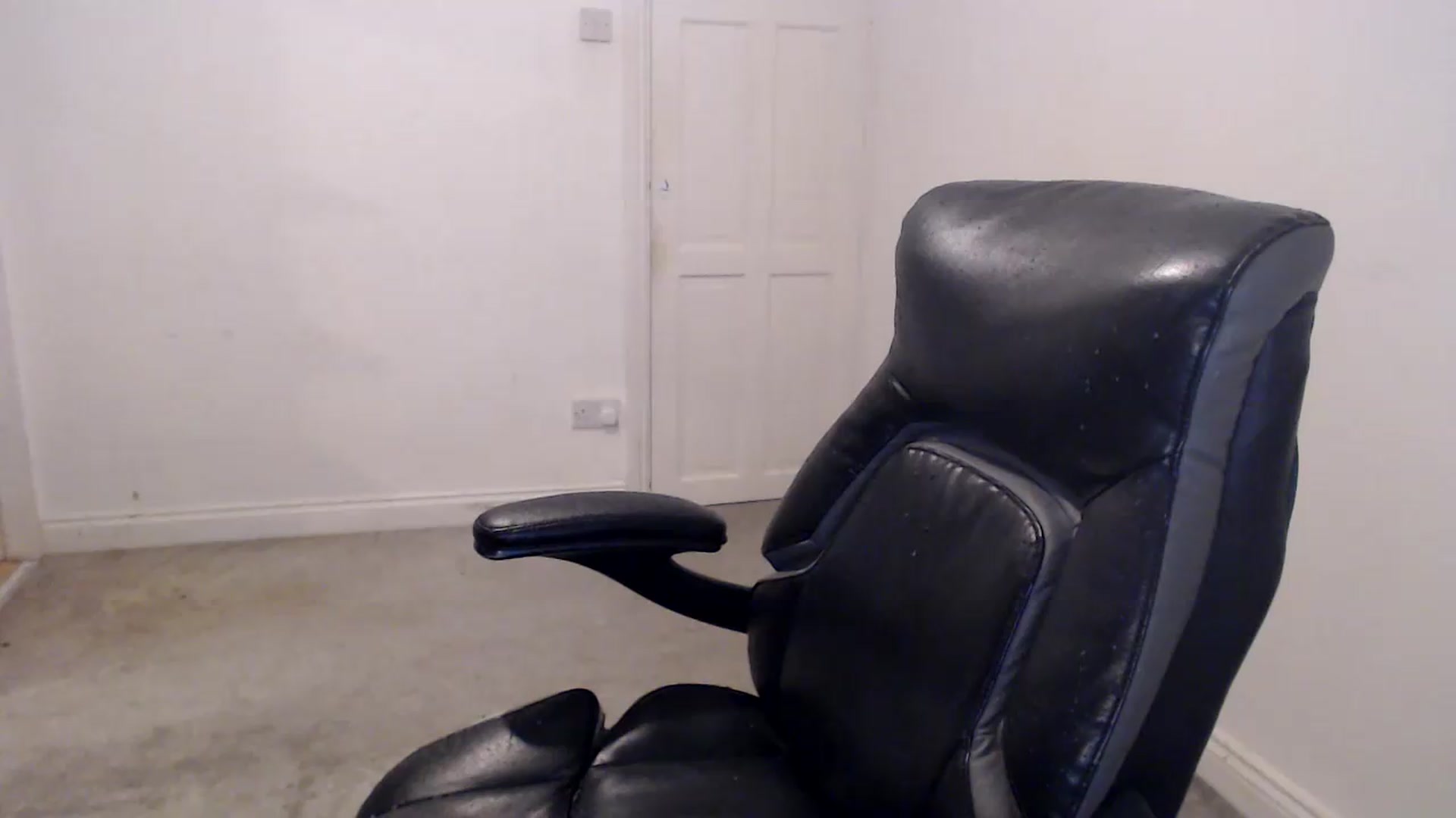 Gallery image thumbnail from Crystal_MFC's myfreecams stream on, 08/25/2026, 21:21 image 3 of 20