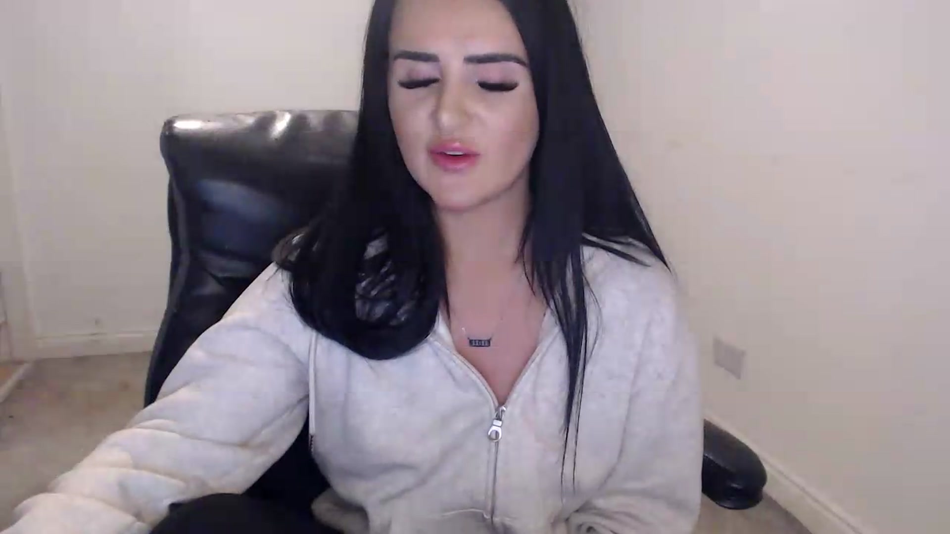 Gallery image thumbnail from Crystal_MFC's myfreecams stream on, 08/25/2026, 21:21 image 20 of 20