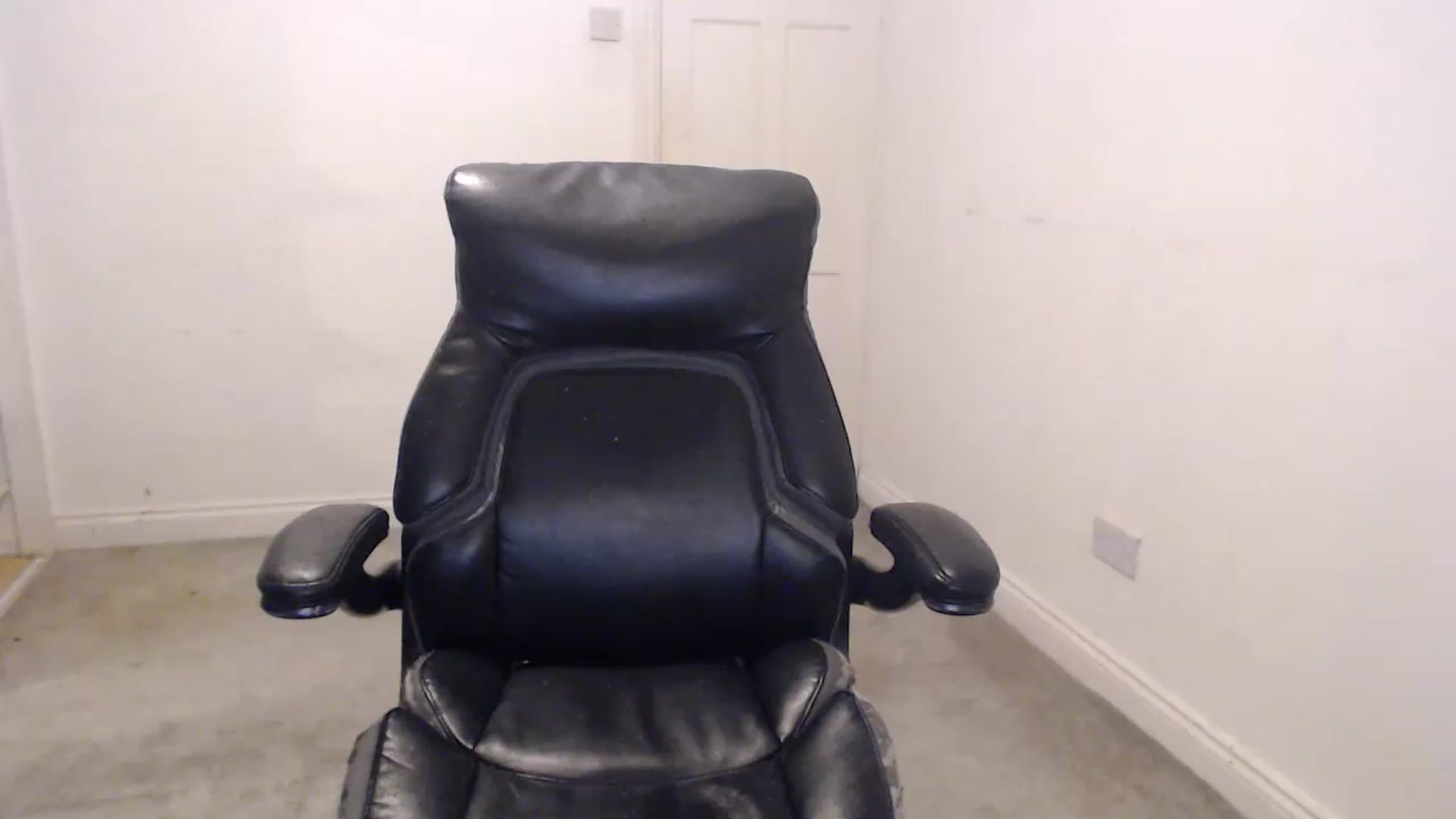 Gallery image thumbnail from Crystal_MFC's myfreecams stream on, 08/25/2026, 21:21 image 14 of 20
