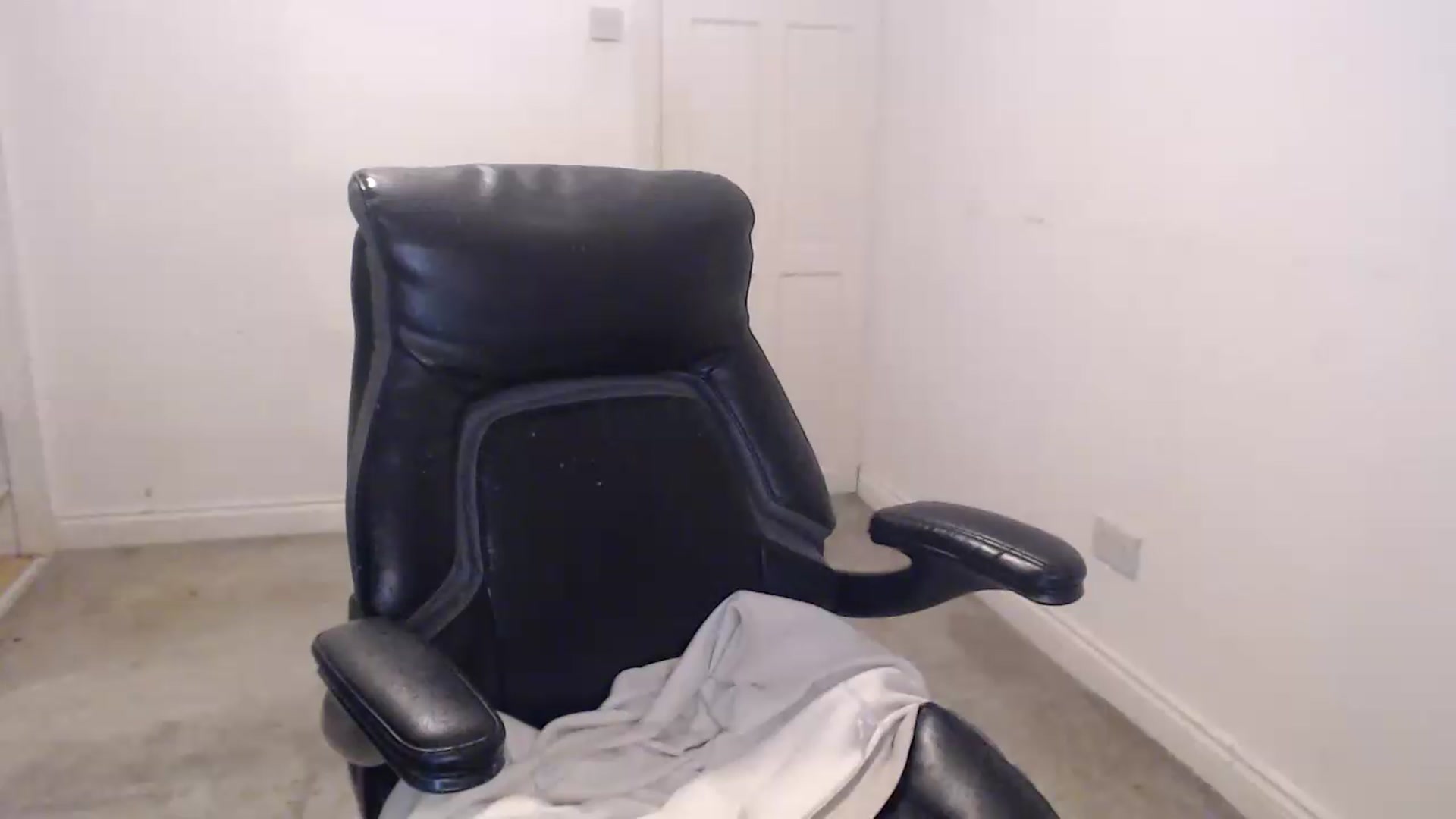 Gallery image thumbnail from Crystal_MFC's myfreecams stream on, 08/25/2026, 21:21 image 12 of 20