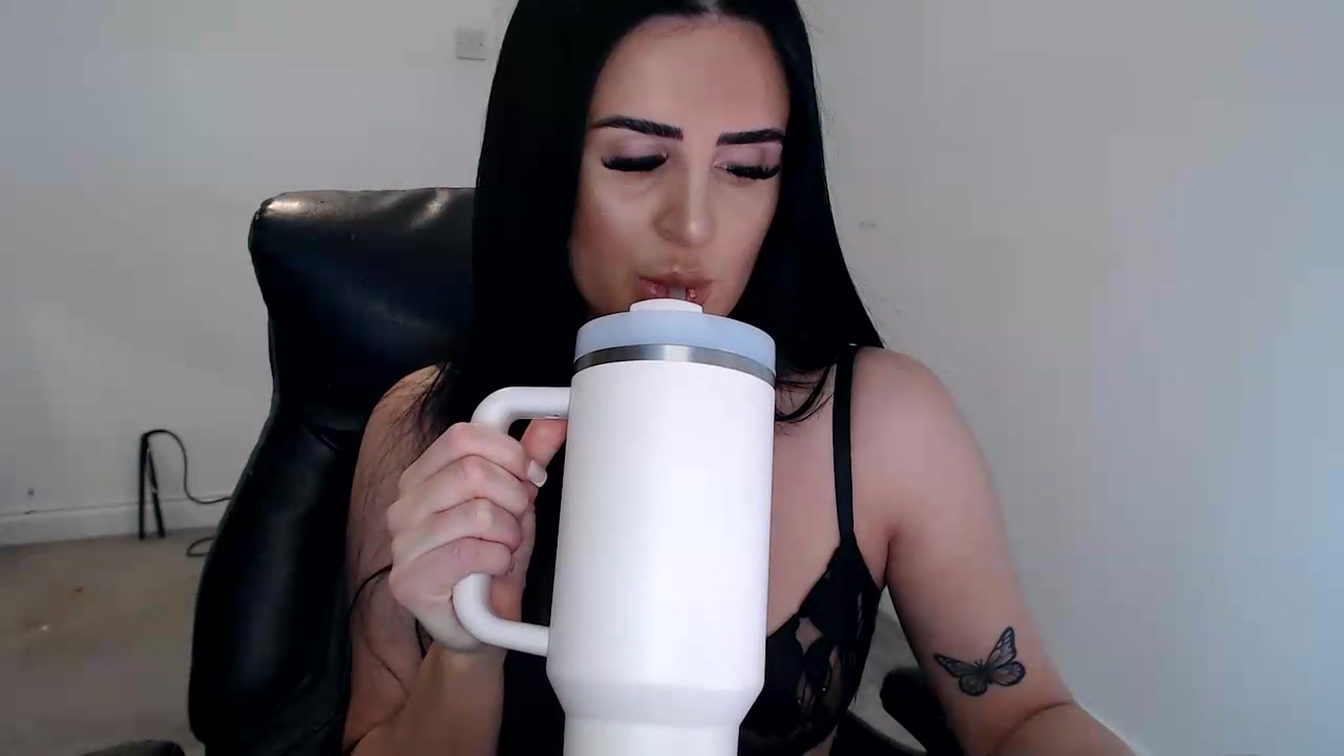 Gallery image thumbnail from Crystal_MFC's myfreecams stream on, 08/31/2026, 13:29 image 4 of 20