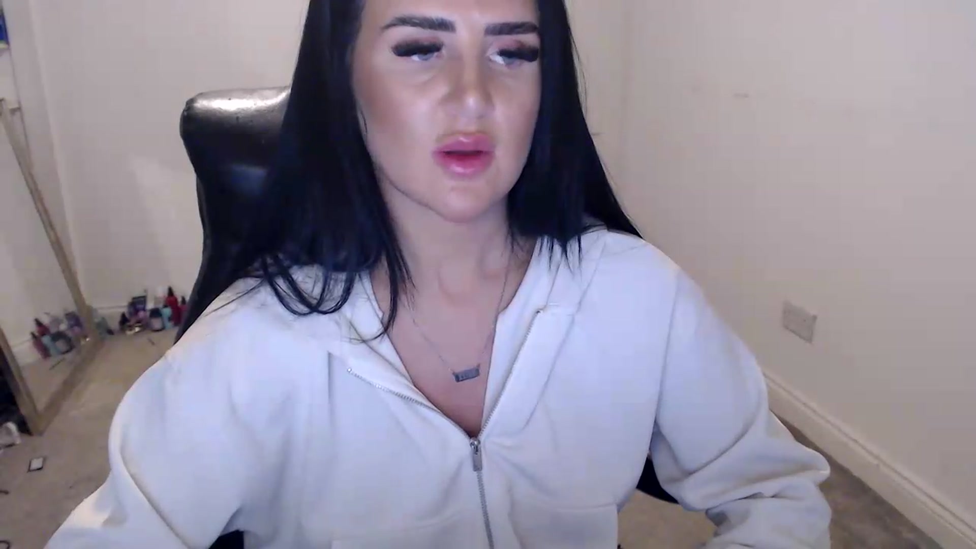 Gallery image thumbnail from Crystal_MFC's myfreecams stream on, 09/03/2026, 22:01 image 20 of 20