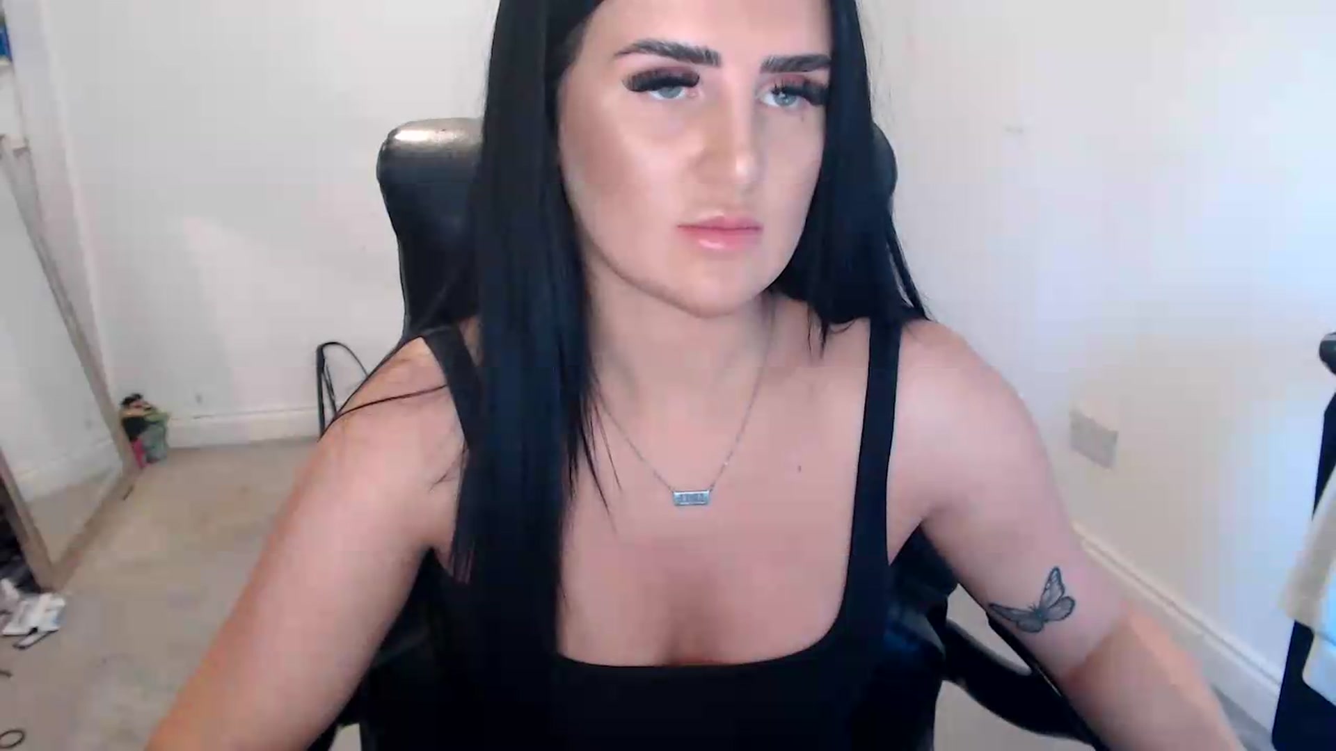 Gallery image thumbnail from Crystal_MFC's myfreecams stream on, 09/04/2026, 13:38 image 17 of 20