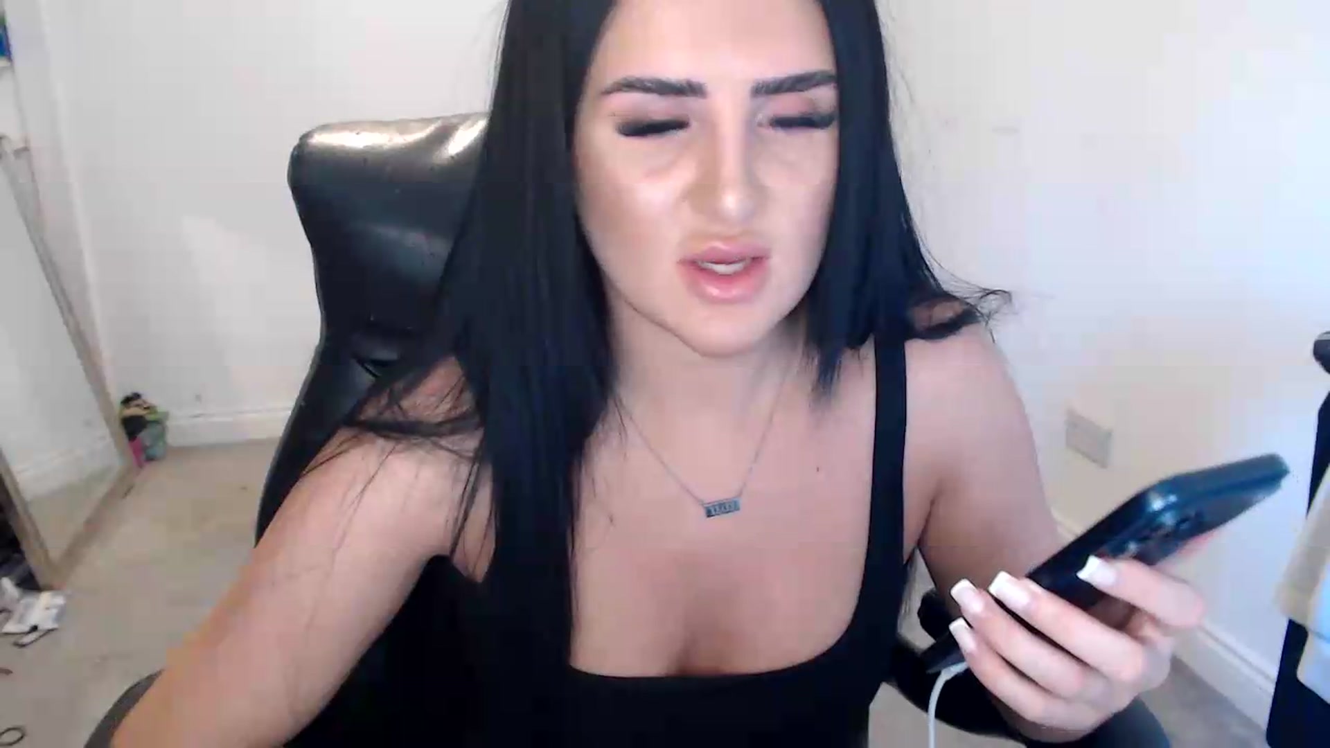 Gallery image thumbnail from Crystal_MFC's myfreecams stream on, 09/04/2026, 13:38 image 12 of 20